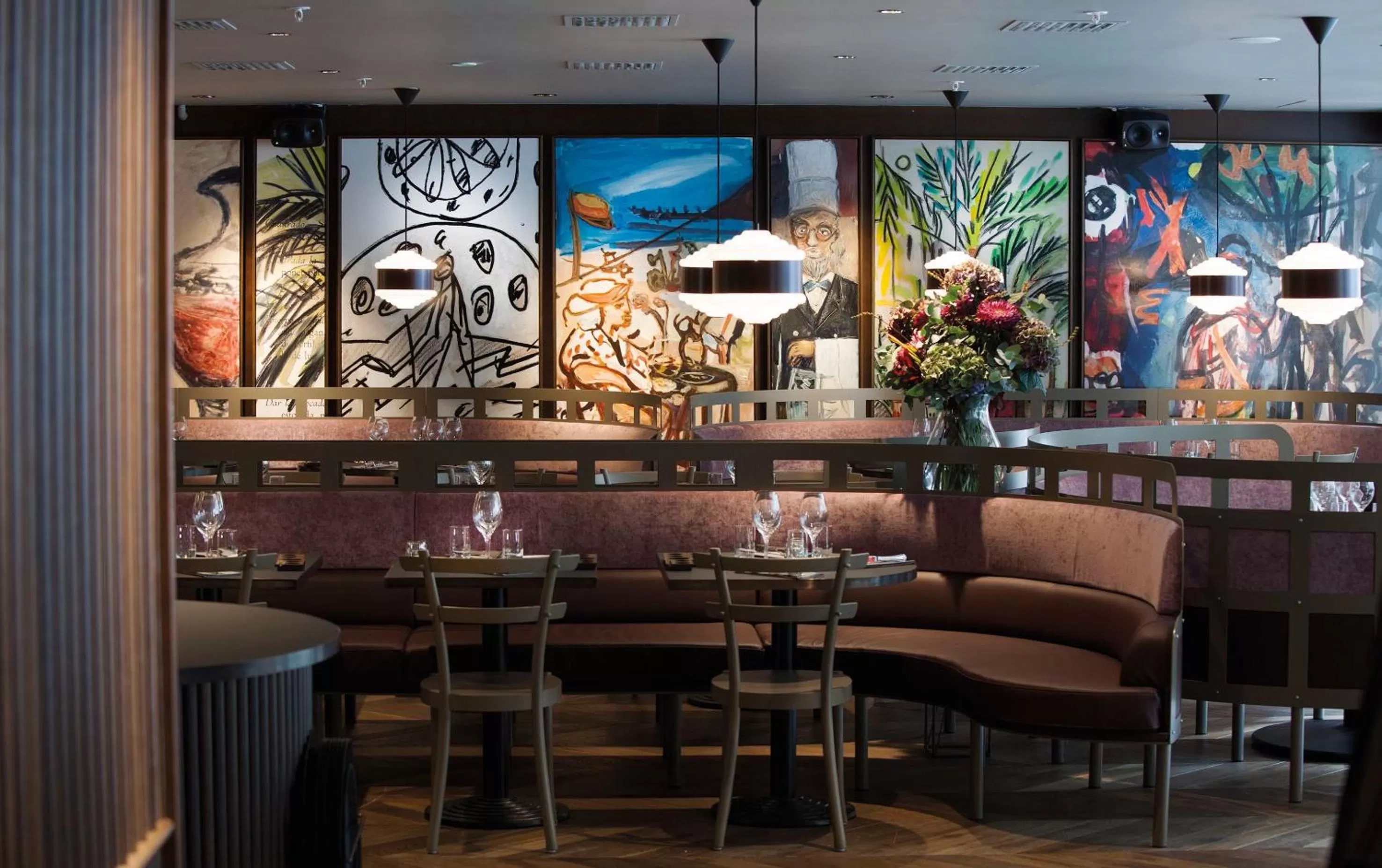 Restaurant/places to eat in Elite Park Avenue Hotel