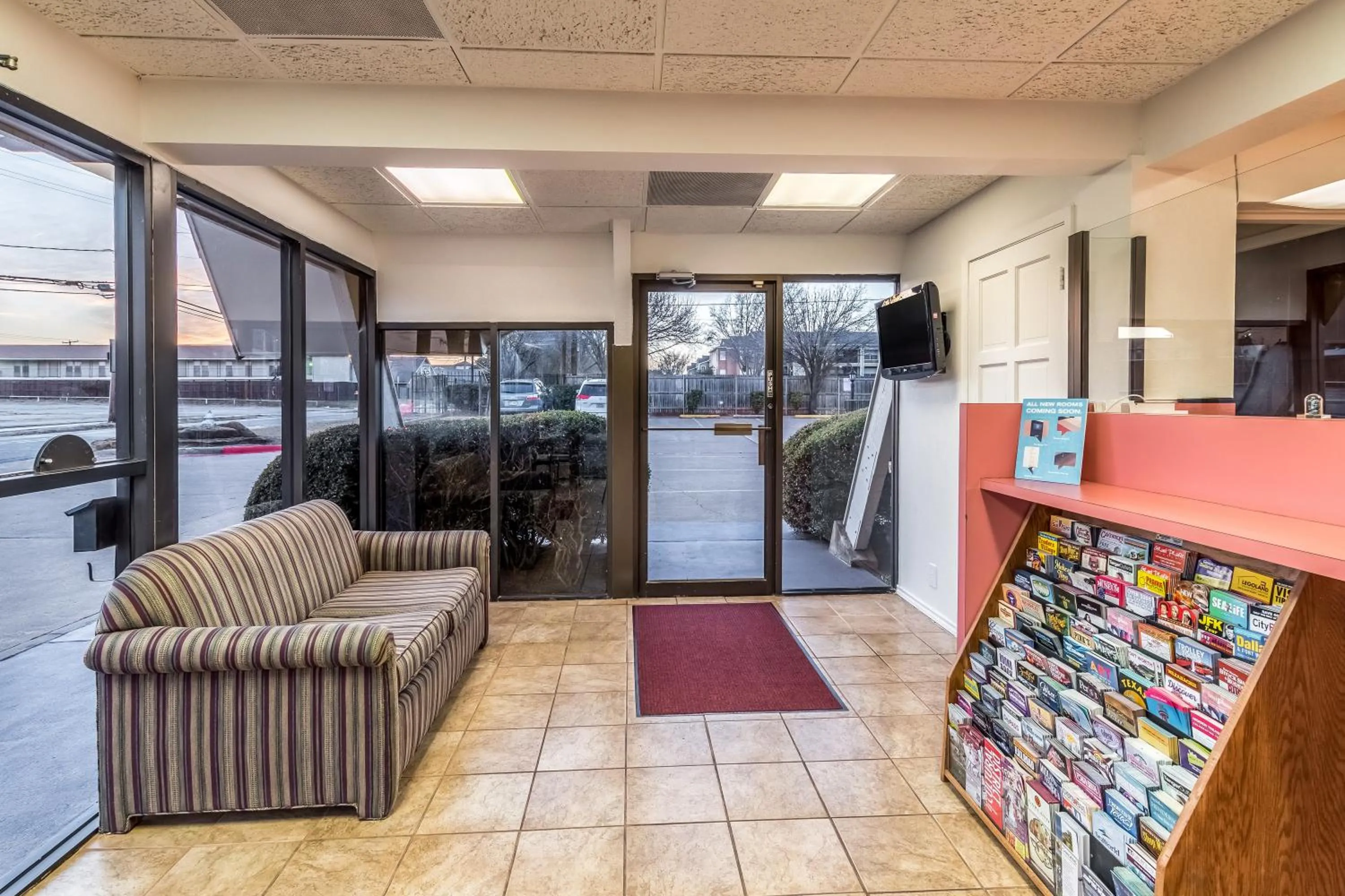 Lobby or reception in Motel 6-Arlington, TX - UTA