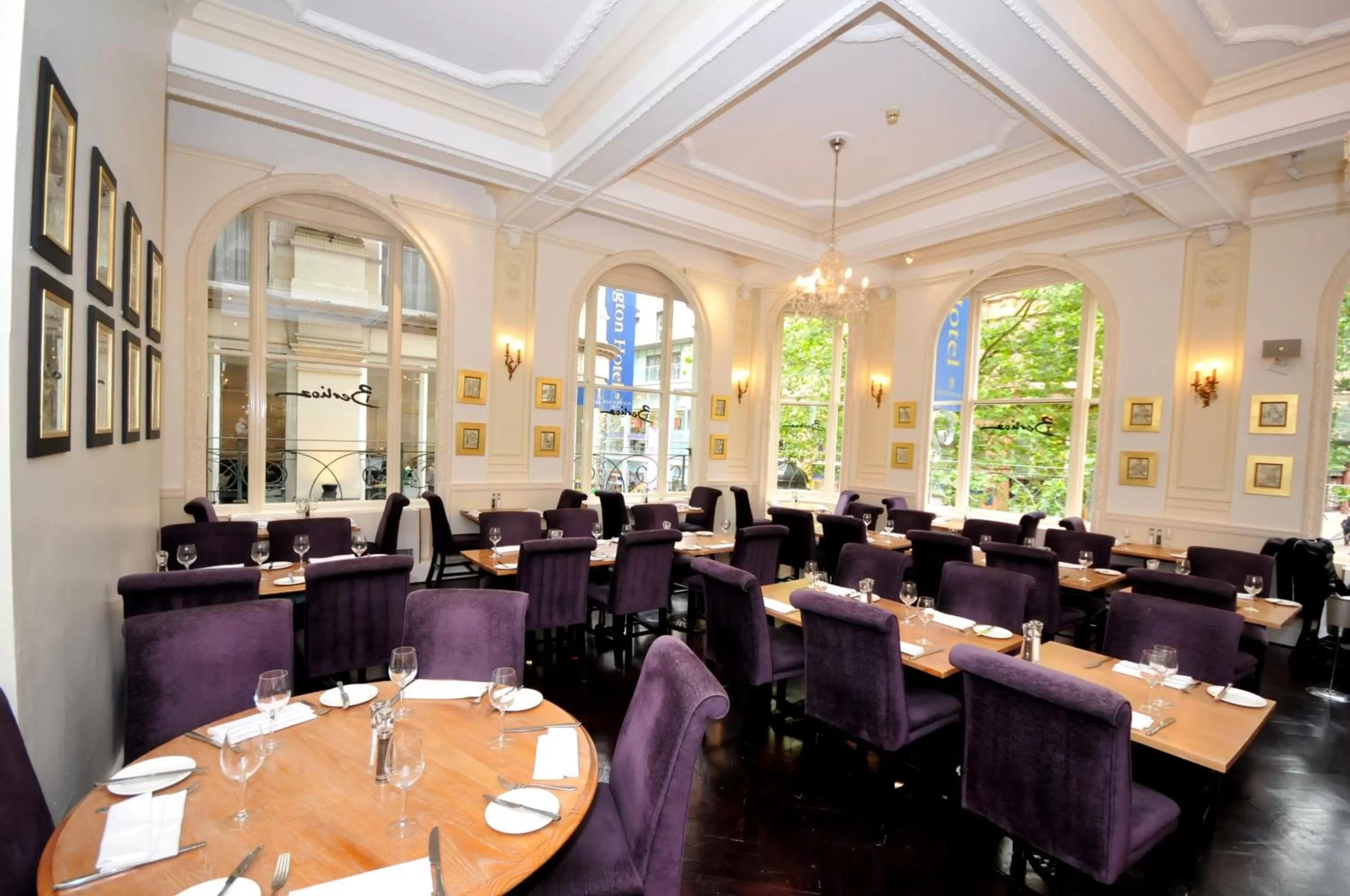 Restaurant/places to eat in Macdonald Burlington Hotel