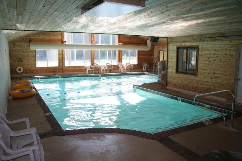 Swimming pool in Mackinaw Beach and Bay Inn & Suites