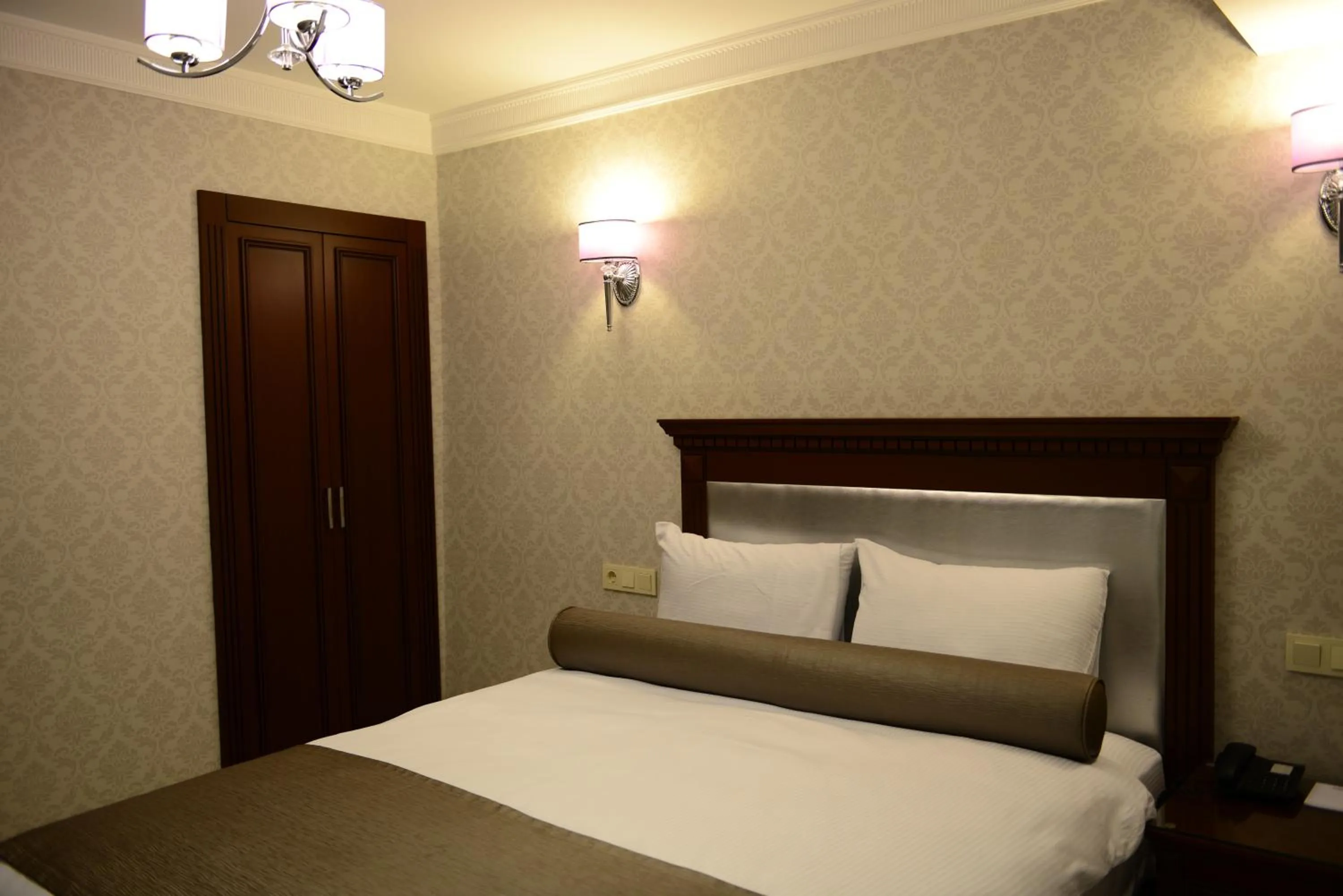 Photo of the whole room, Bed in Grand Bazaar Hotel