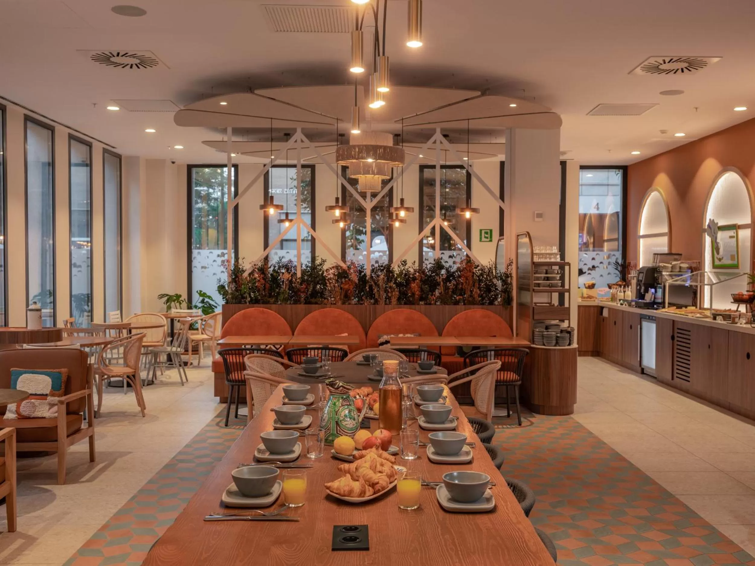 Restaurant/places to eat in Ibis Styles Sevilla City Santa Justa