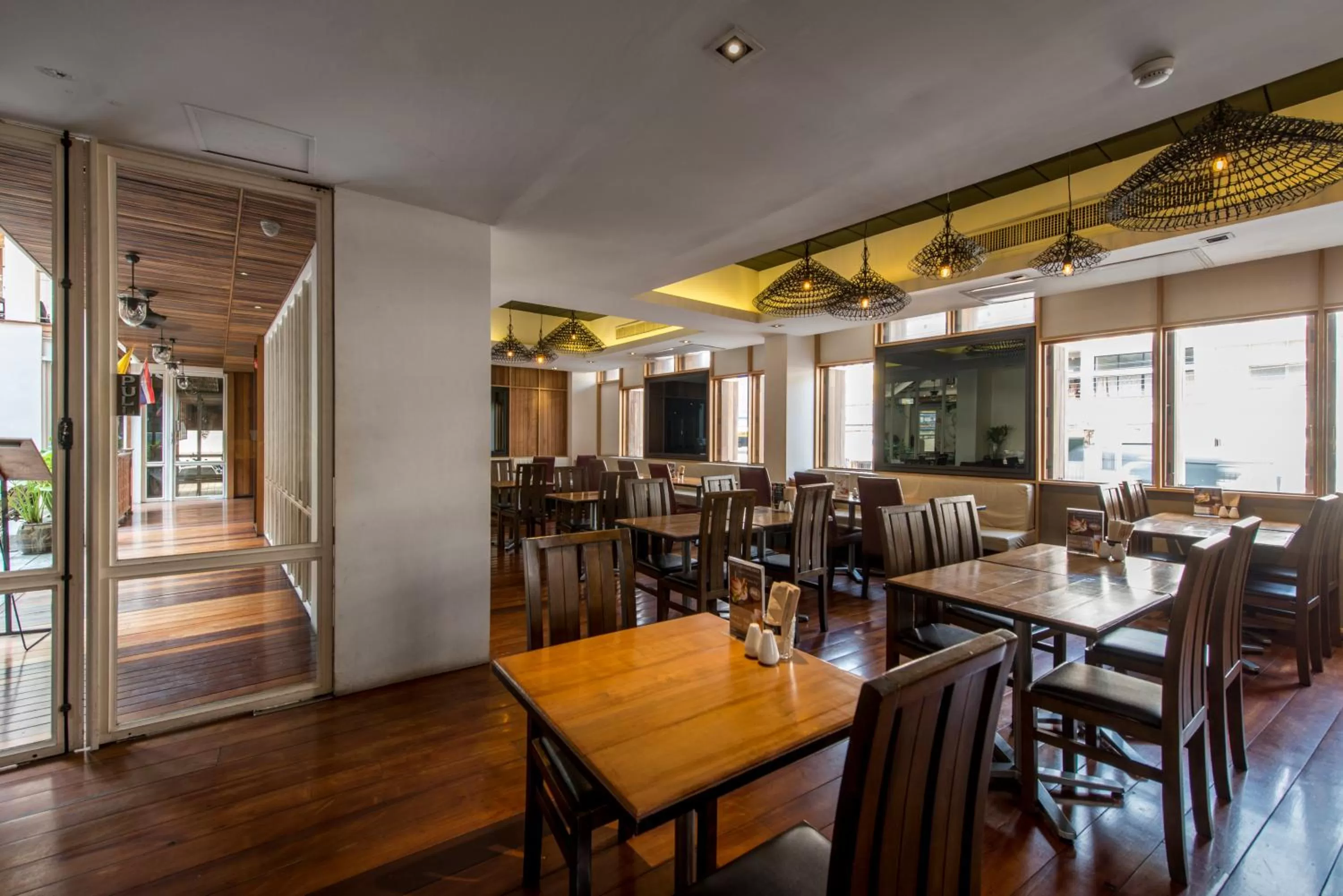 Restaurant/places to eat in Nanda Heritage Hotel