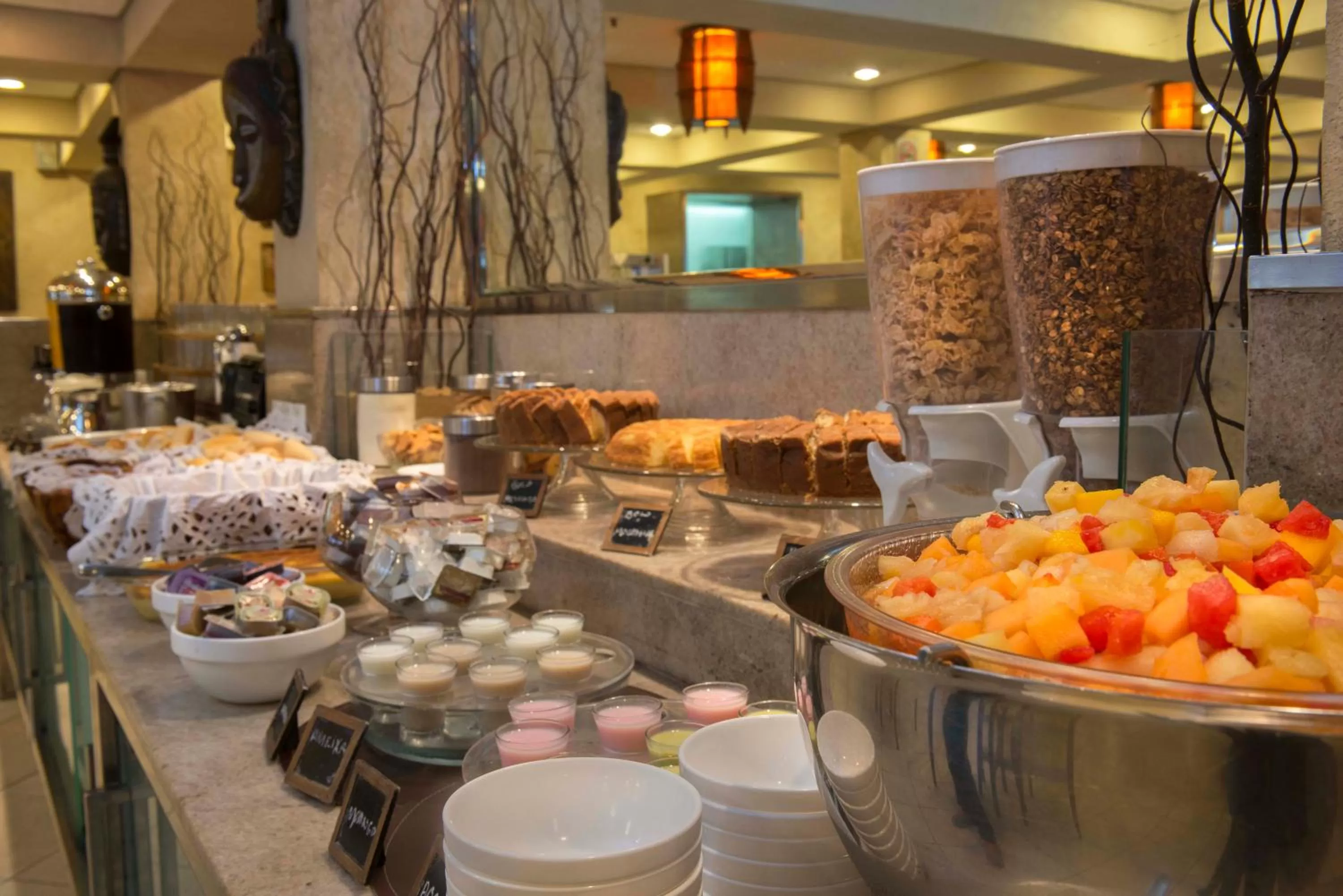 Breakfast in Magna Praia Hotel