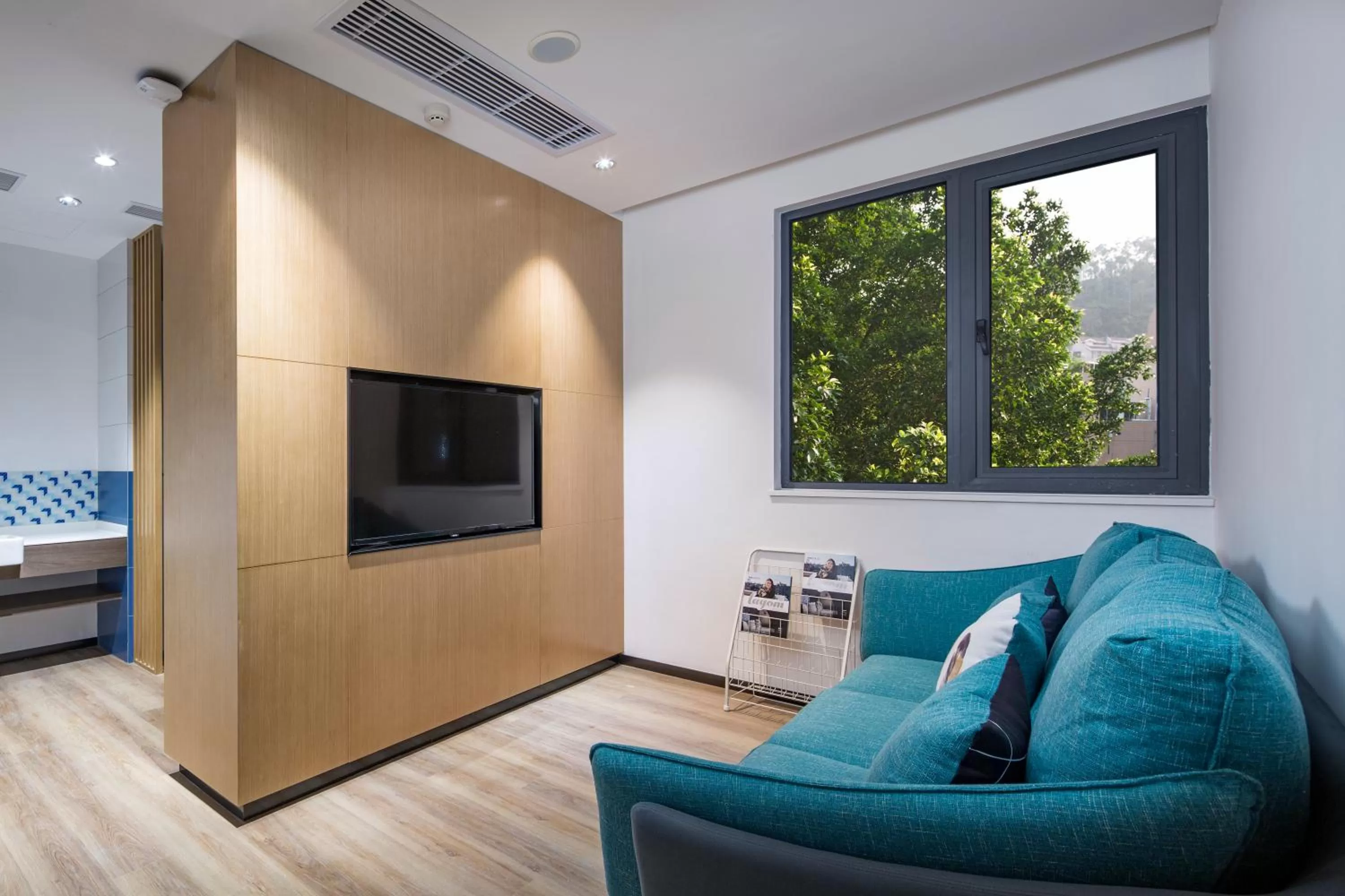 Area and facilities, Bed in Holiday Inn Express Shanghai Kangqiao by IHG