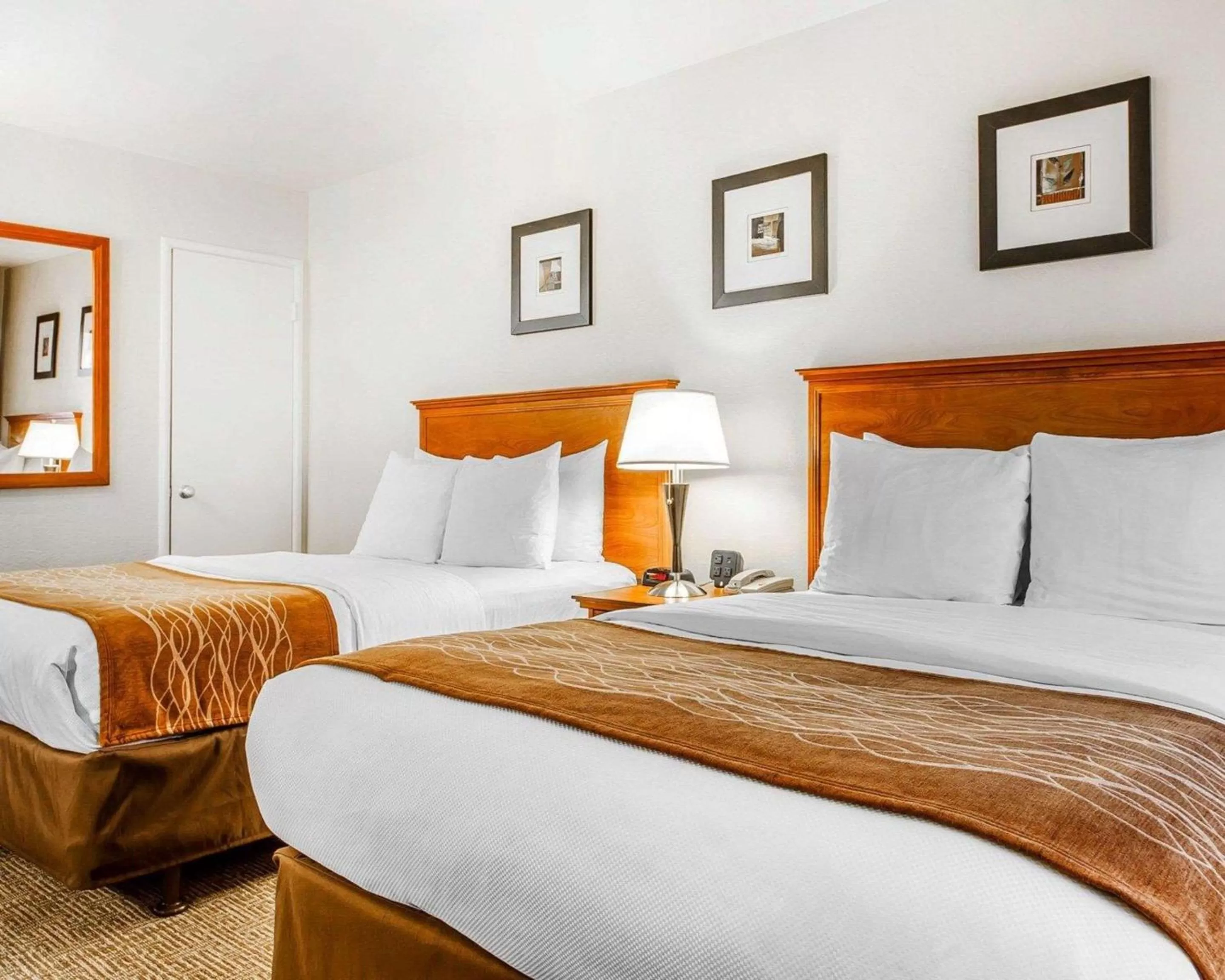 Photo of the whole room, Bed in The Inn at 1252 Monterey