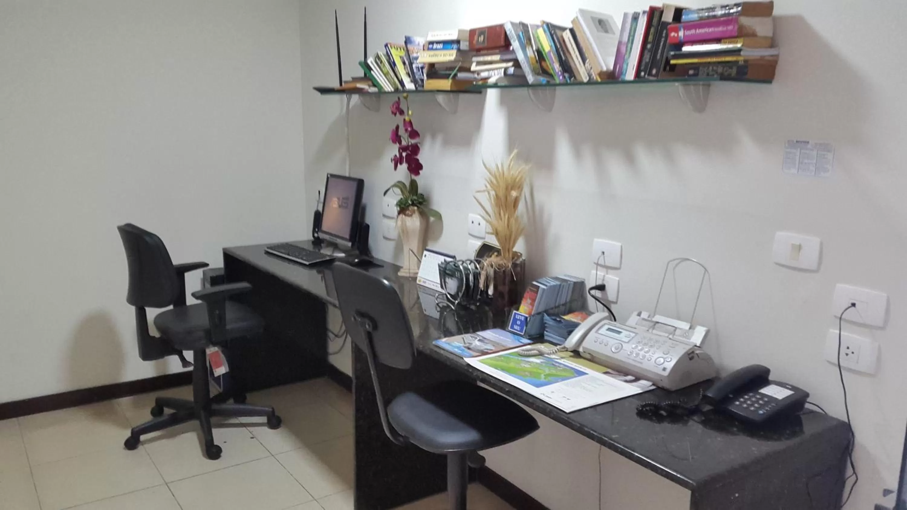 Library in Hotel Rouver