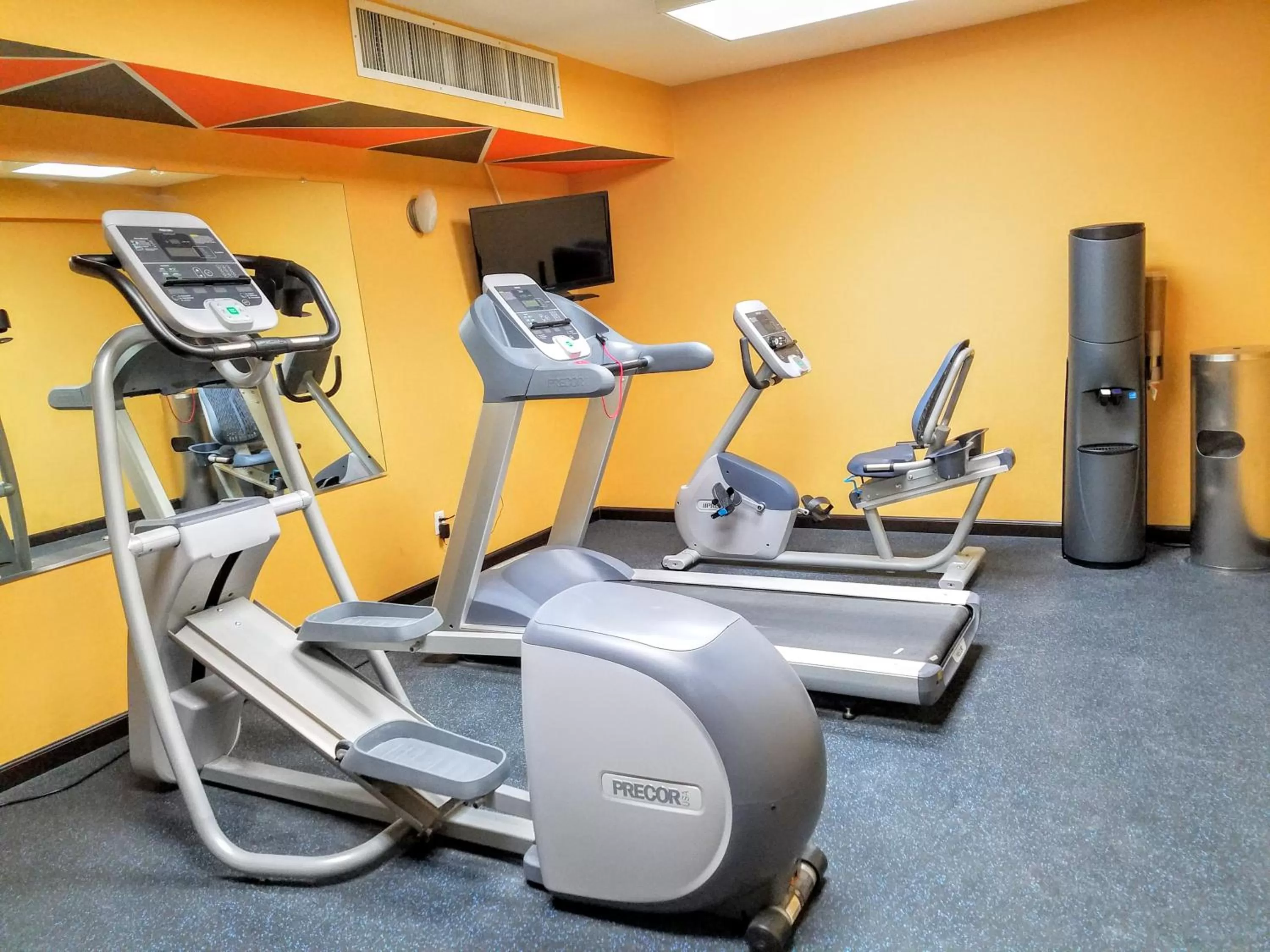 Fitness centre/facilities in Days Inn by Wyndham Windsor Locks / Bradley Intl Airport