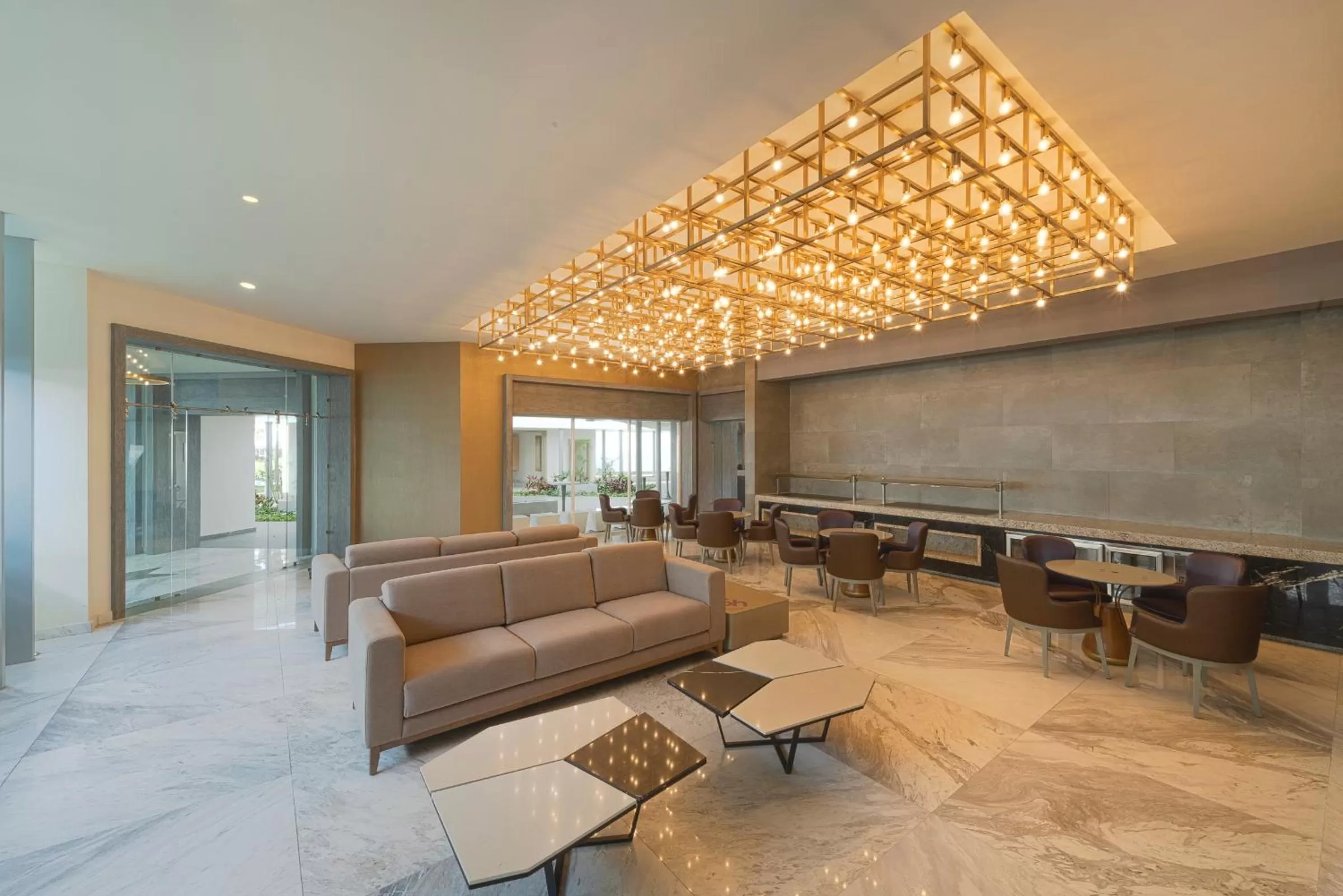 Lounge or bar in Planet Hollywood Cancun by Royalton, An Autograph Collection All-Inclusive Resort