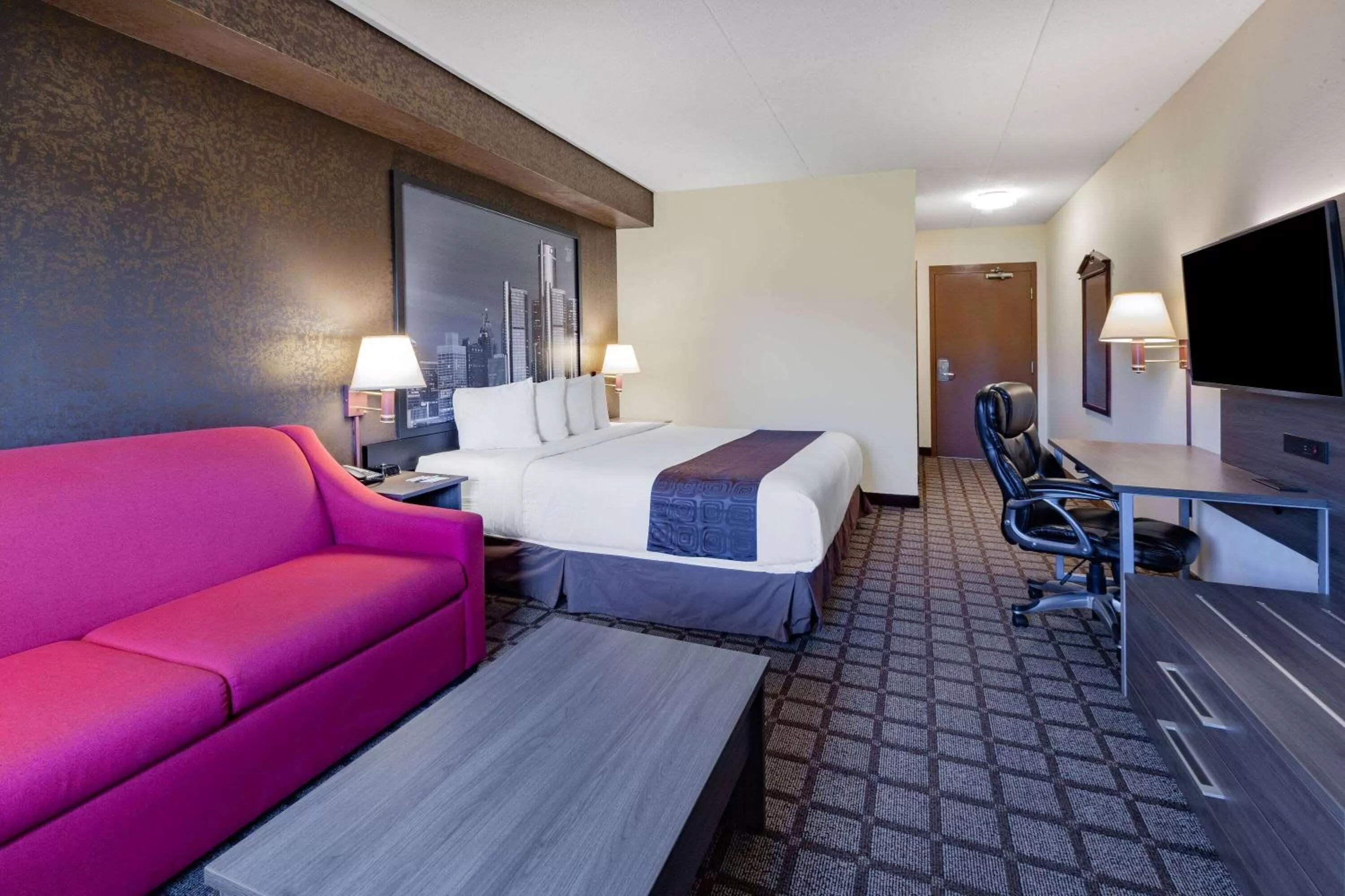 Photo of the whole room, Bed in Super 8 by Wyndham Ambassador Bridge Windsor ON