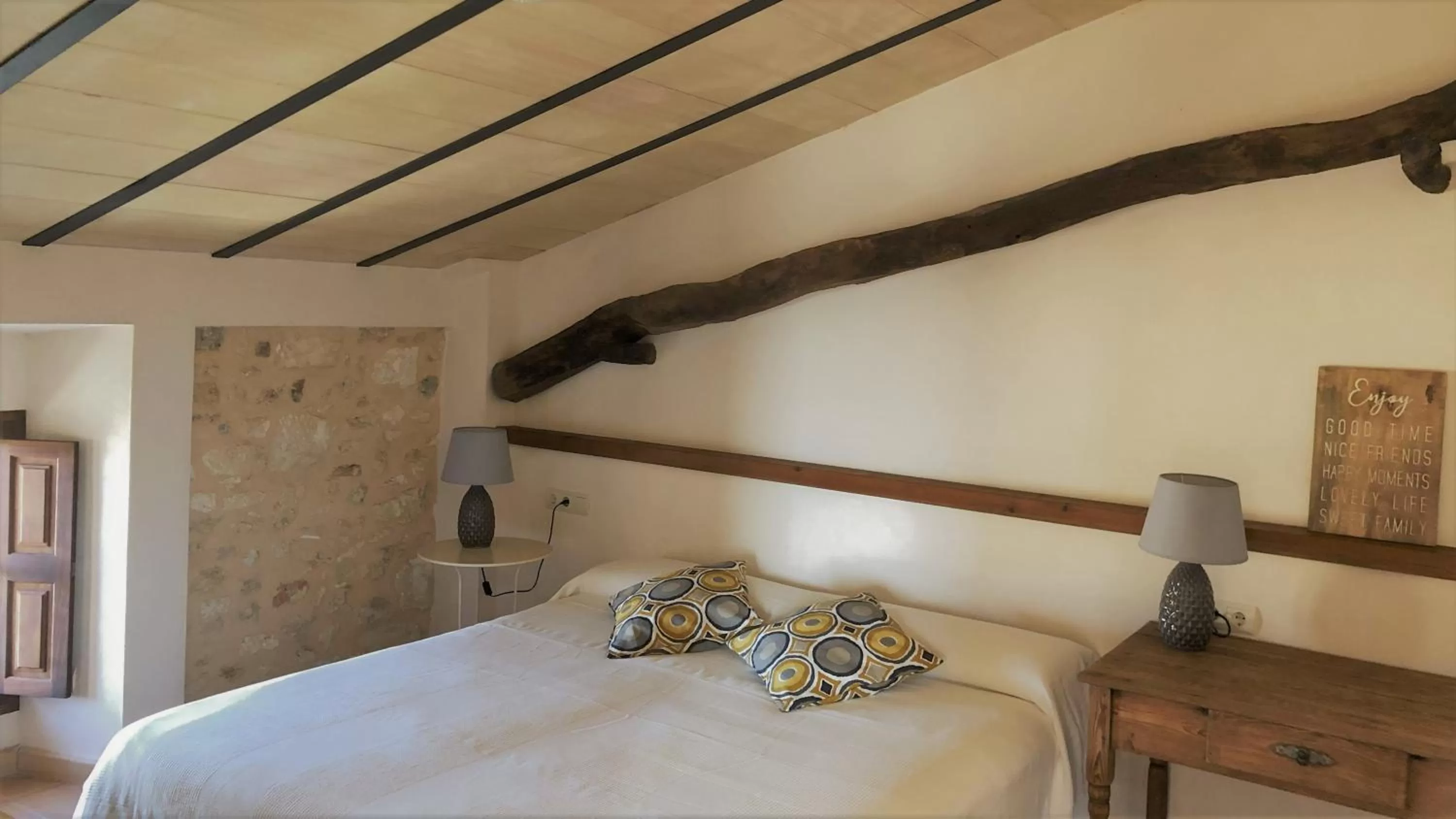 Photo of the whole room, Bed in Vista de la Vila - Turismo de interior.