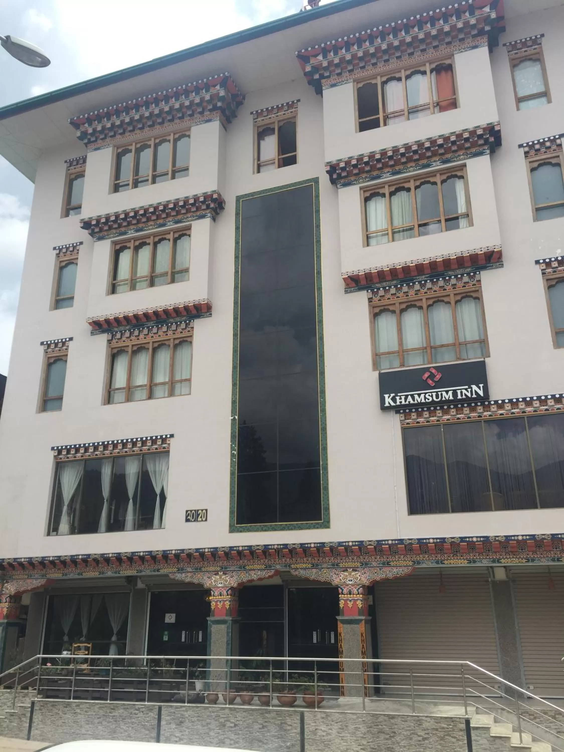 Facade/entrance in Khamsum Inn