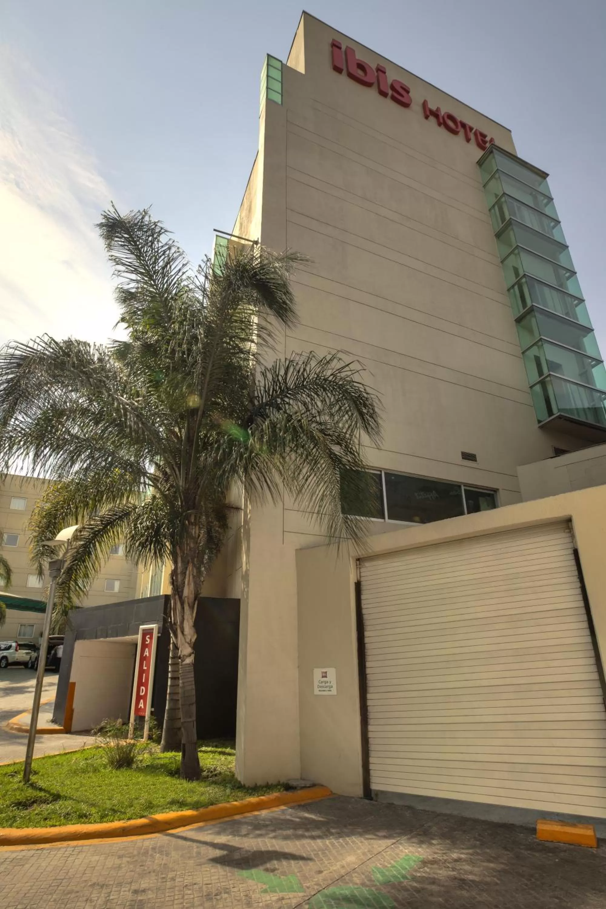 Facade/entrance in Ibis Guadalajara Expo