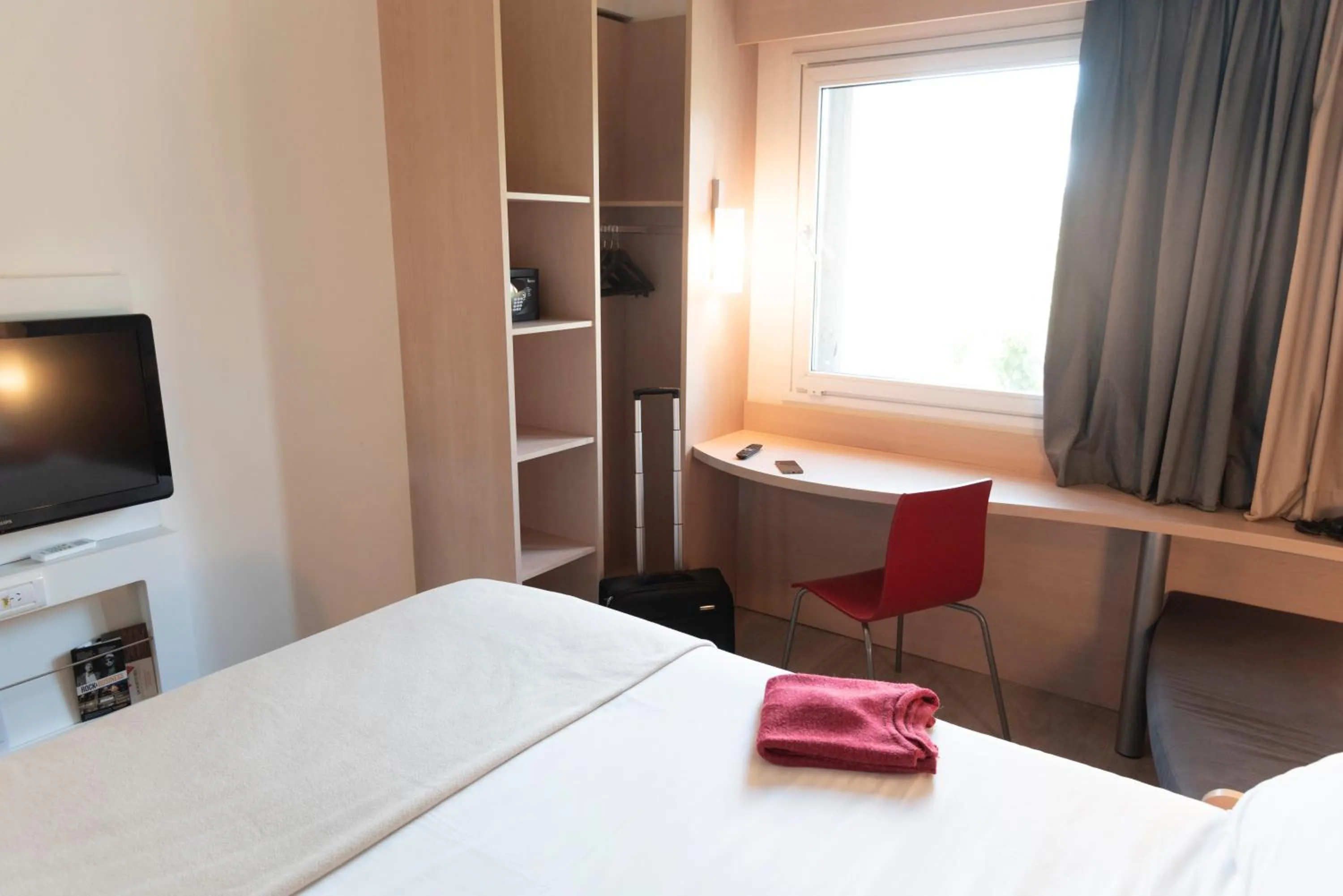 Bedroom, Bed in ibis Pilar