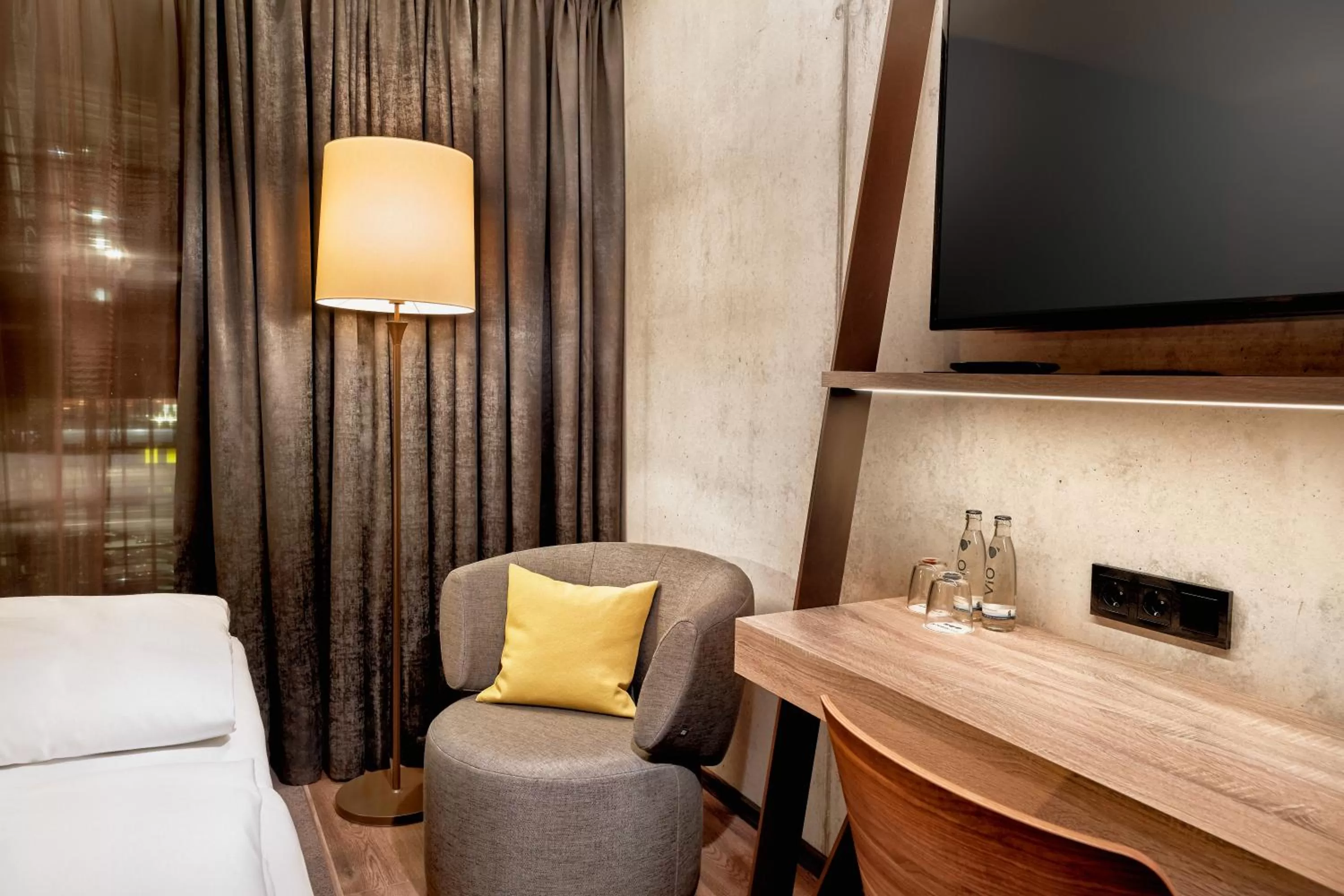 TV and multimedia, Bed in HYPERION Hotel Leipzig