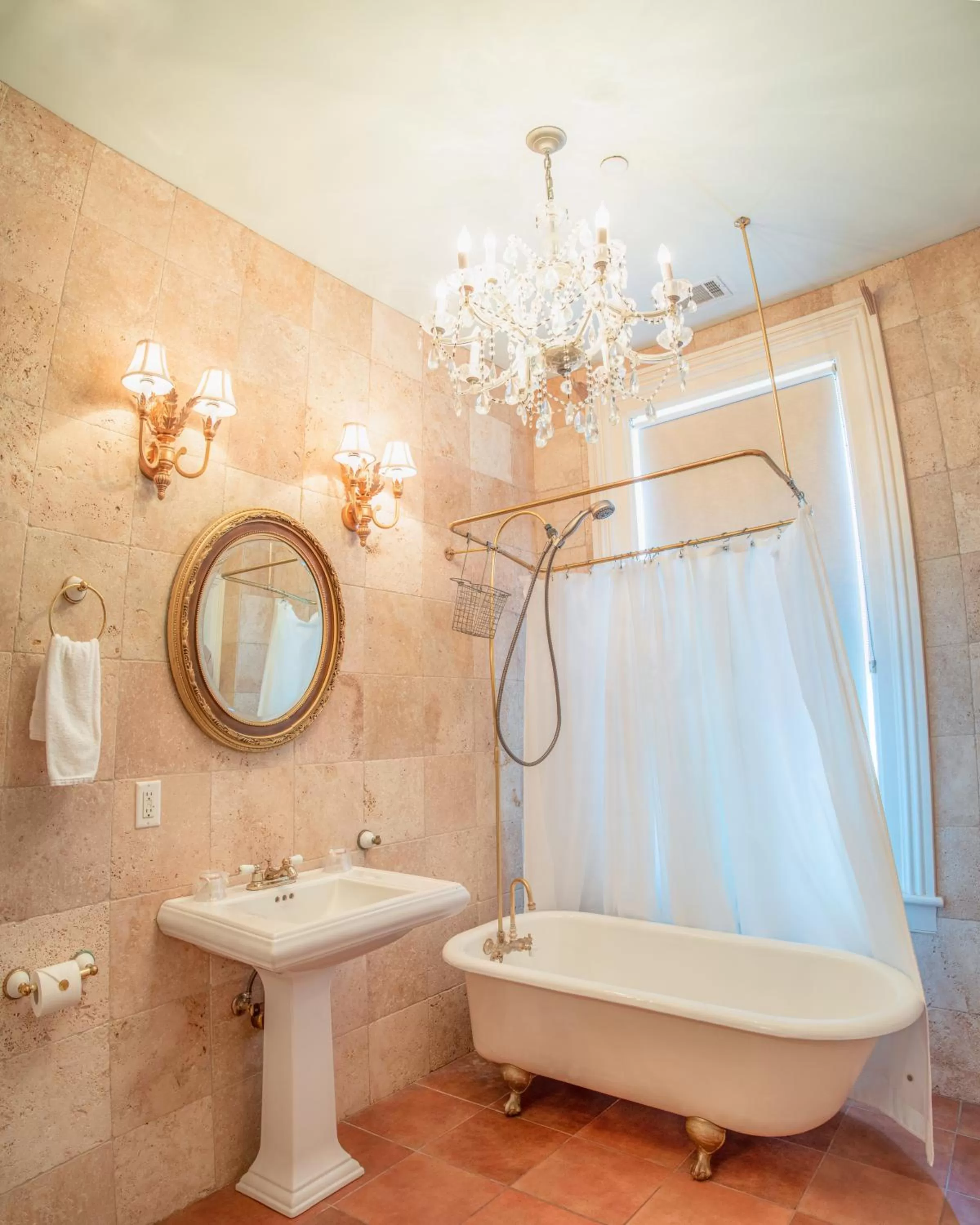 Shower in Justine Inn Savannah