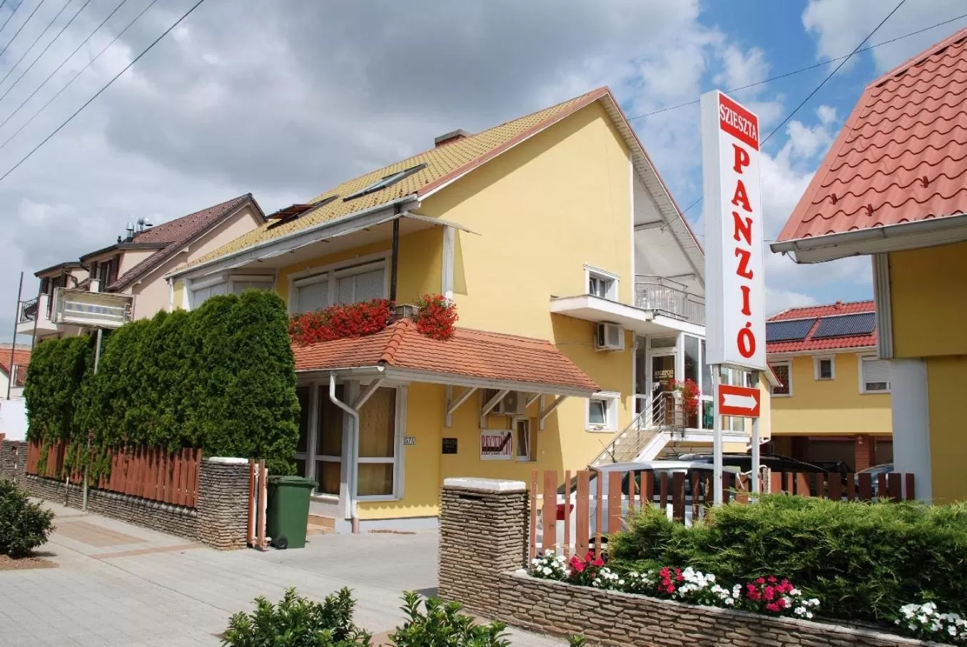 Facade/entrance in Szieszta Panzió
