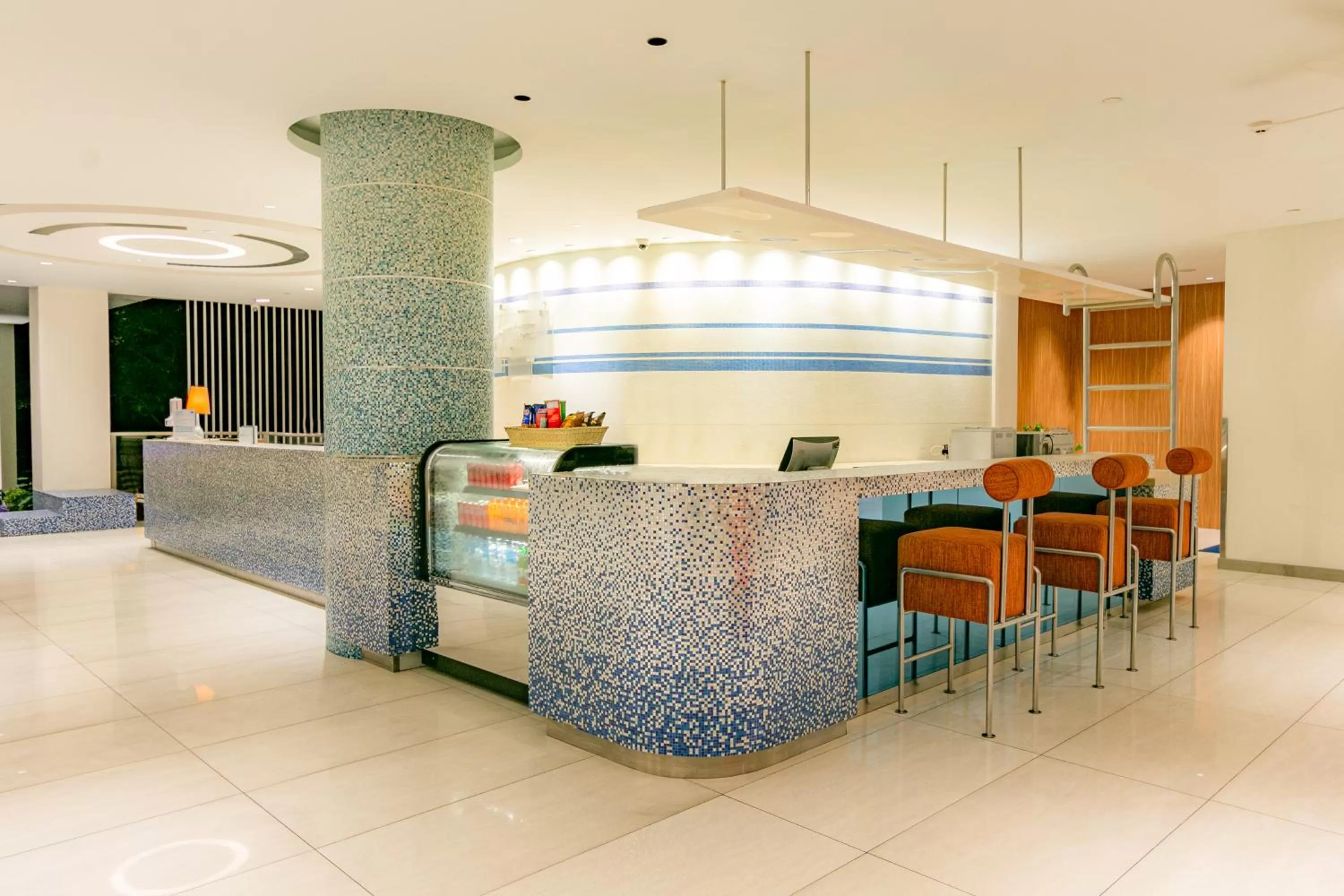 Restaurant/places to eat in Holiday Inn Express Baruna by IHG