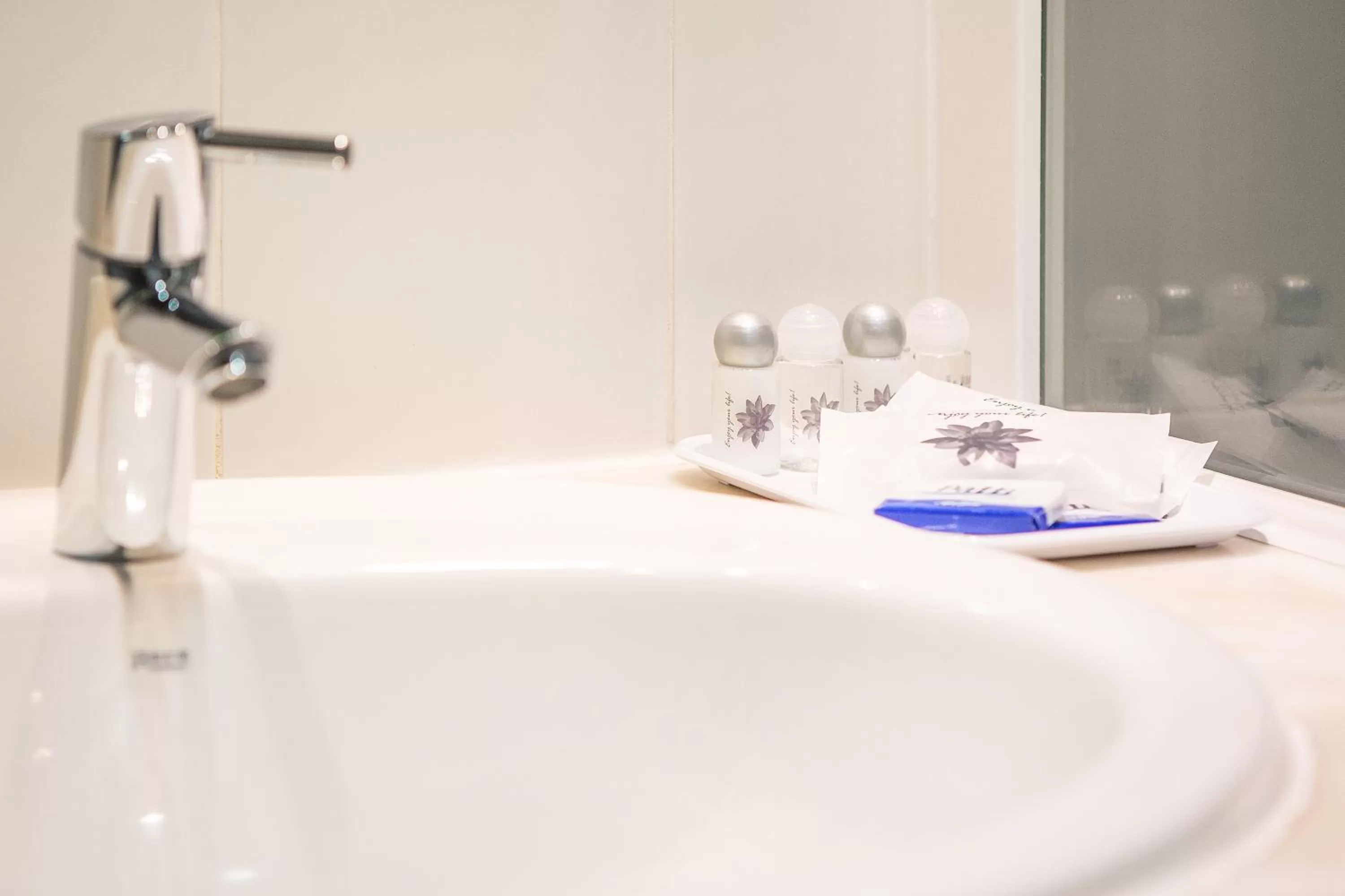 Shower in Hotel 3K Madrid