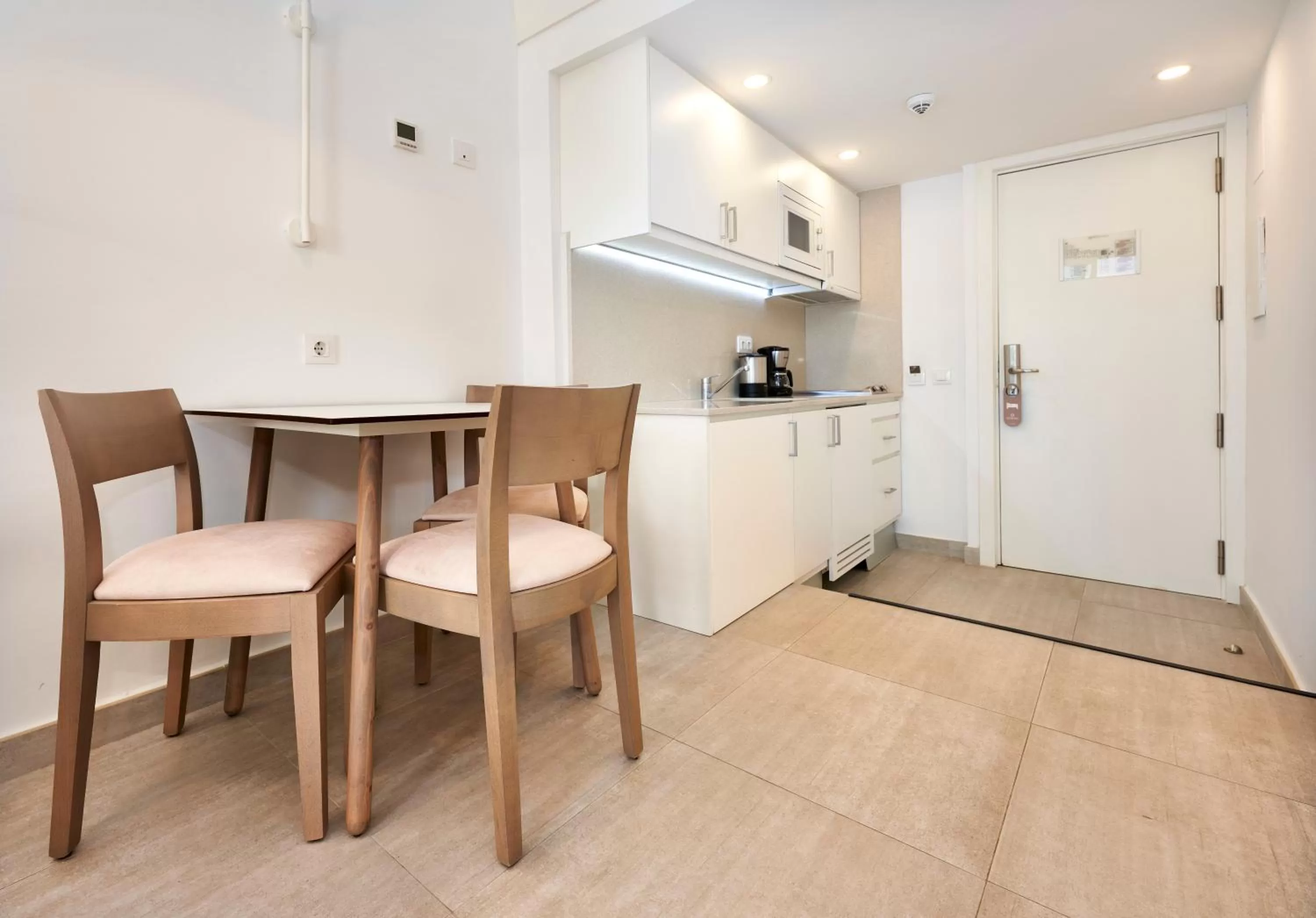 Coffee/tea facilities in Hoposa Hotel & Apartaments VillaConcha