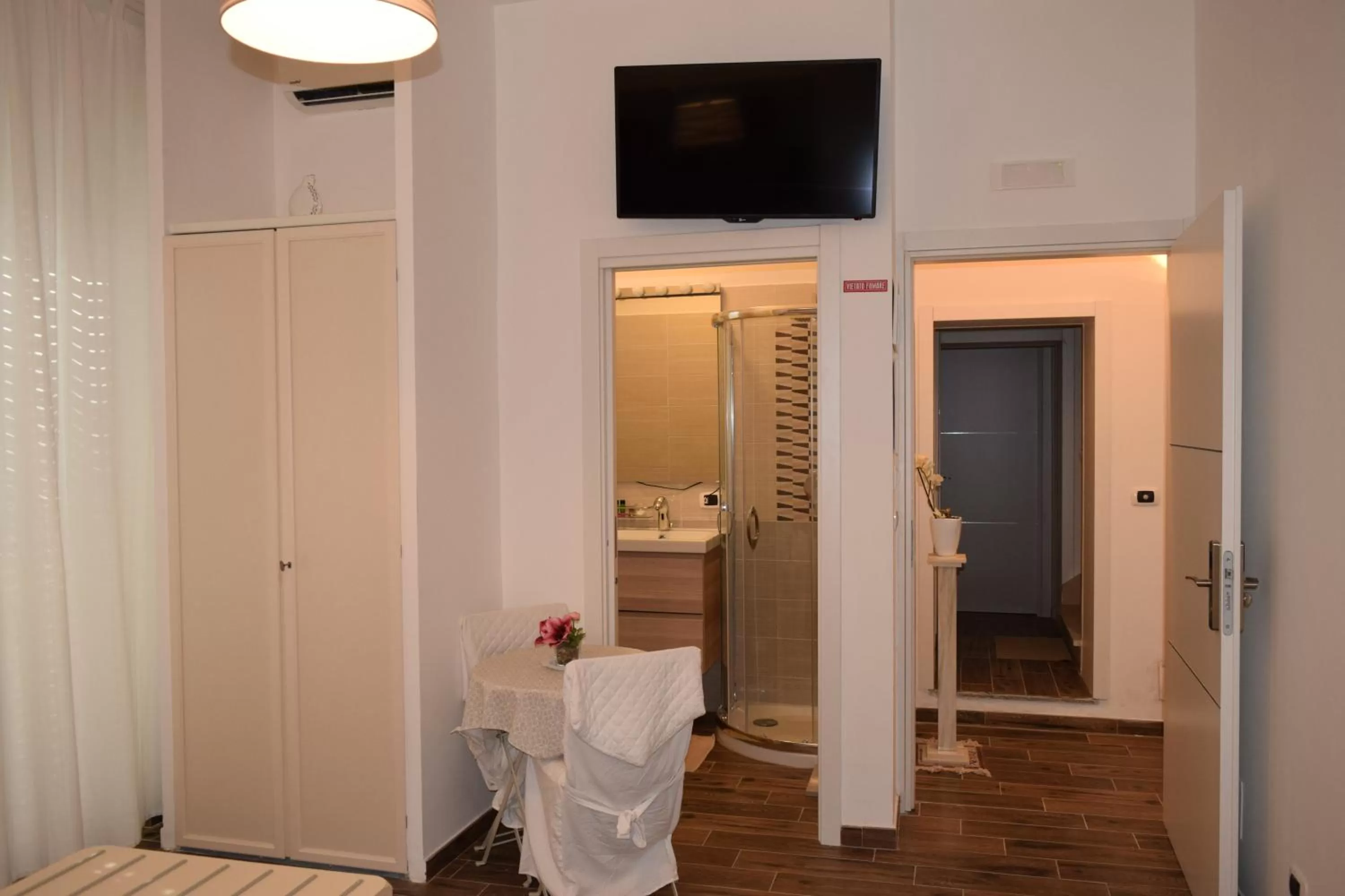 TV and multimedia, TV/Entertainment Center in DomuS al Corso B&B