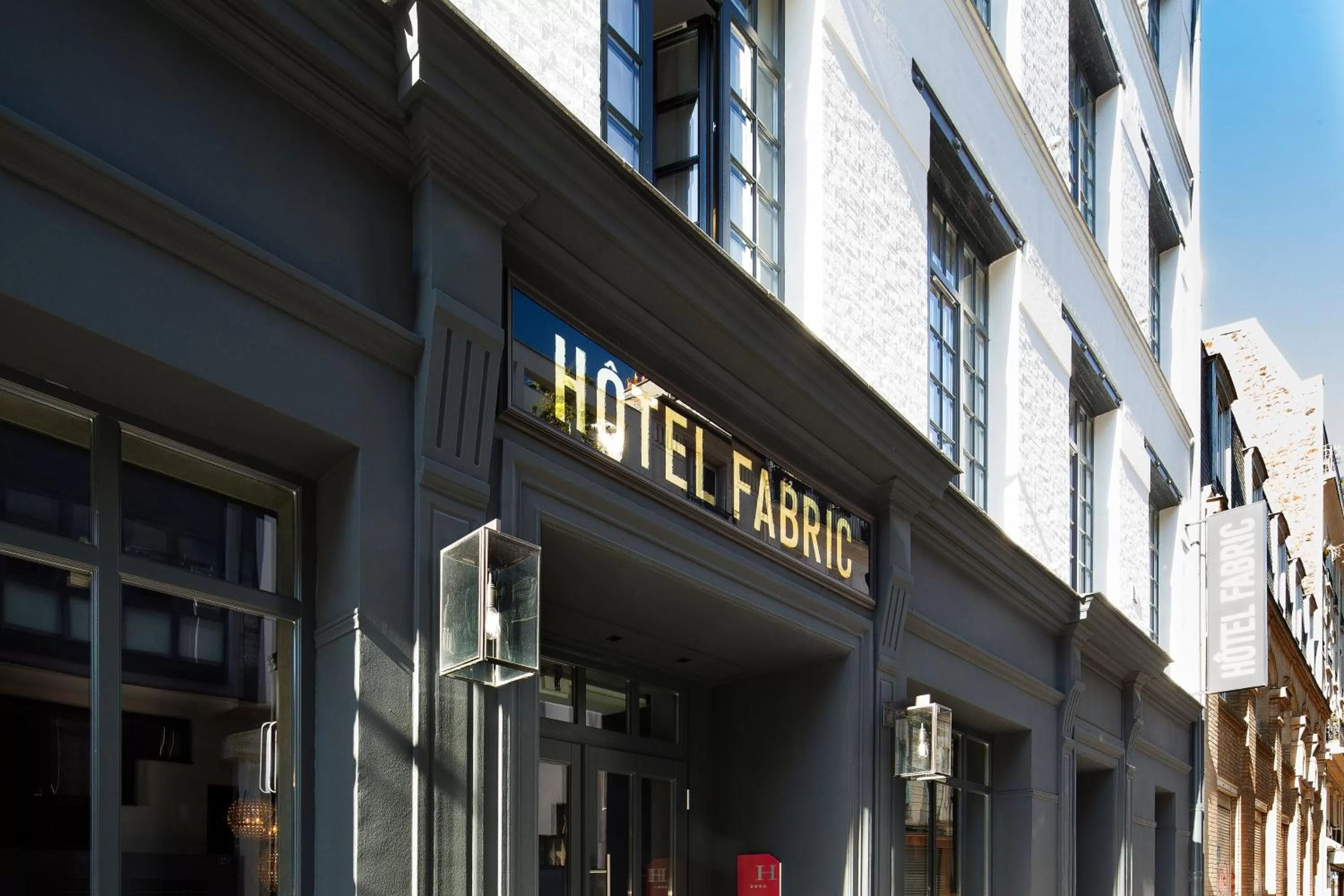 Property building in Hôtel Fabric