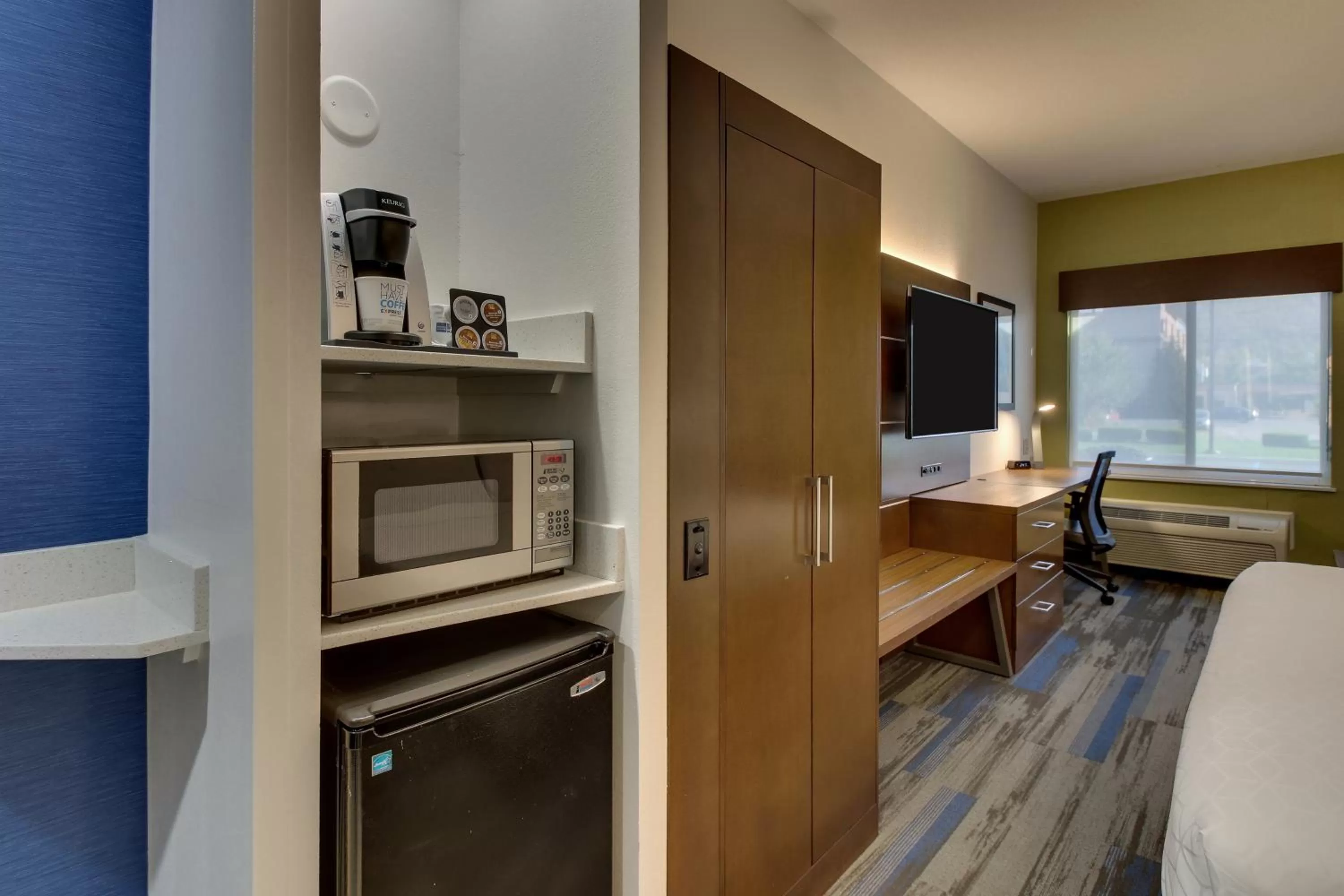 Coffee/tea facilities in Holiday Inn Express Fishkill-Mid Hudson Valley by IHG