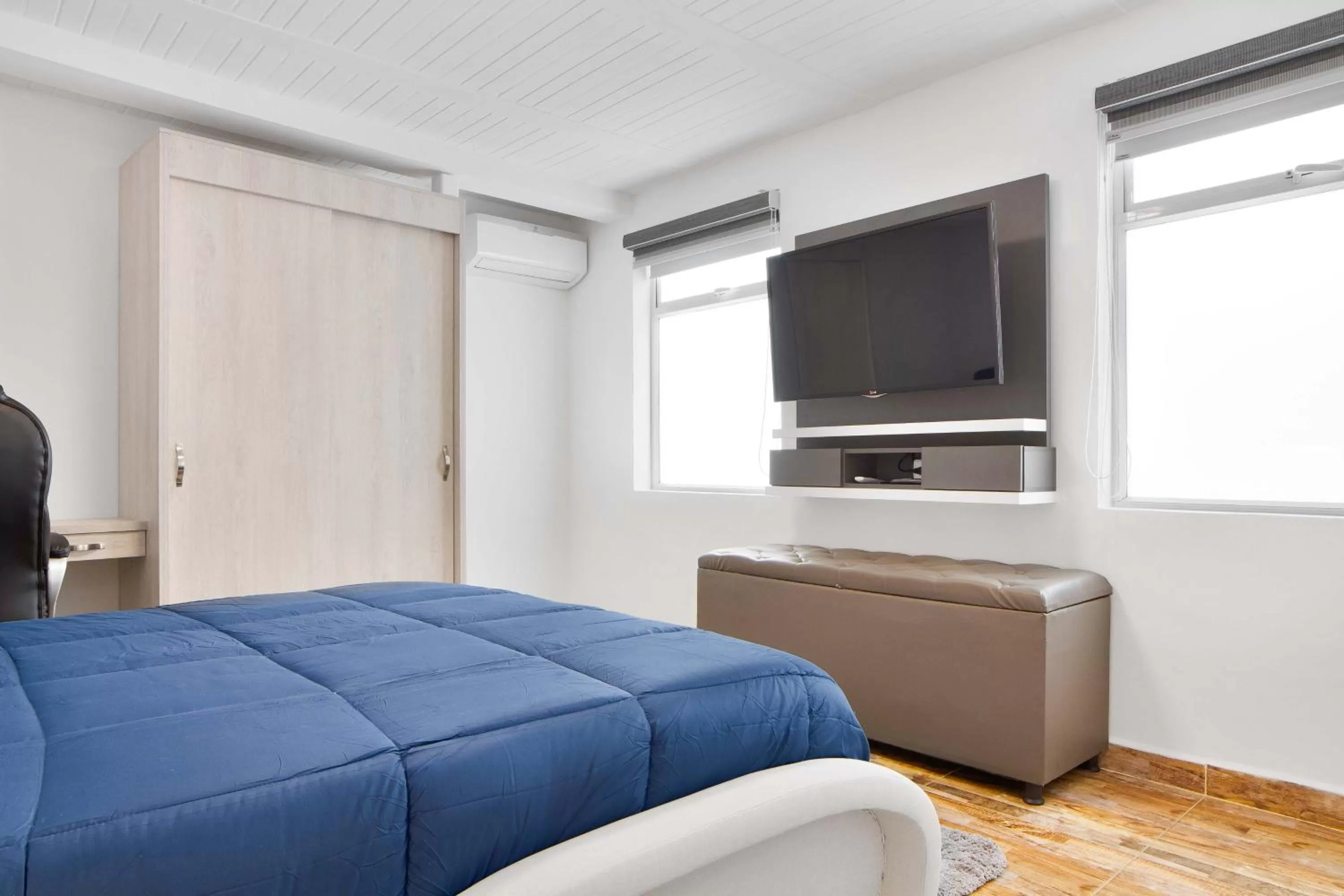 Bedroom, Bed in Miracle