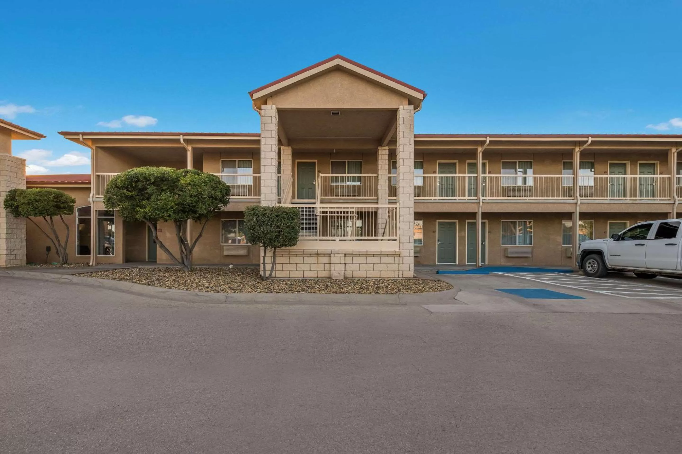 Property building in Quality Inn Sonora TX