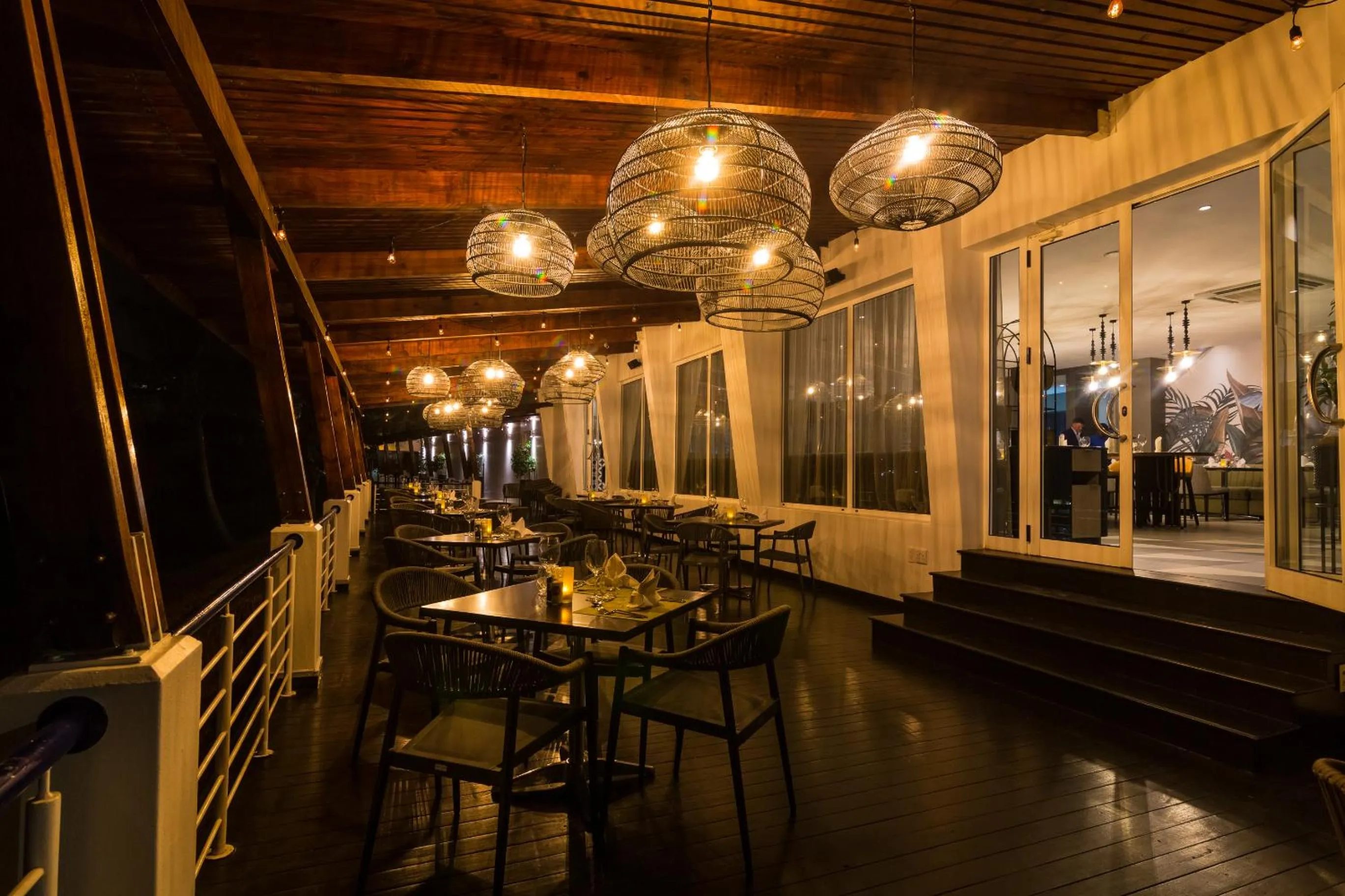 Restaurant/places to eat in Hotel Cardoso