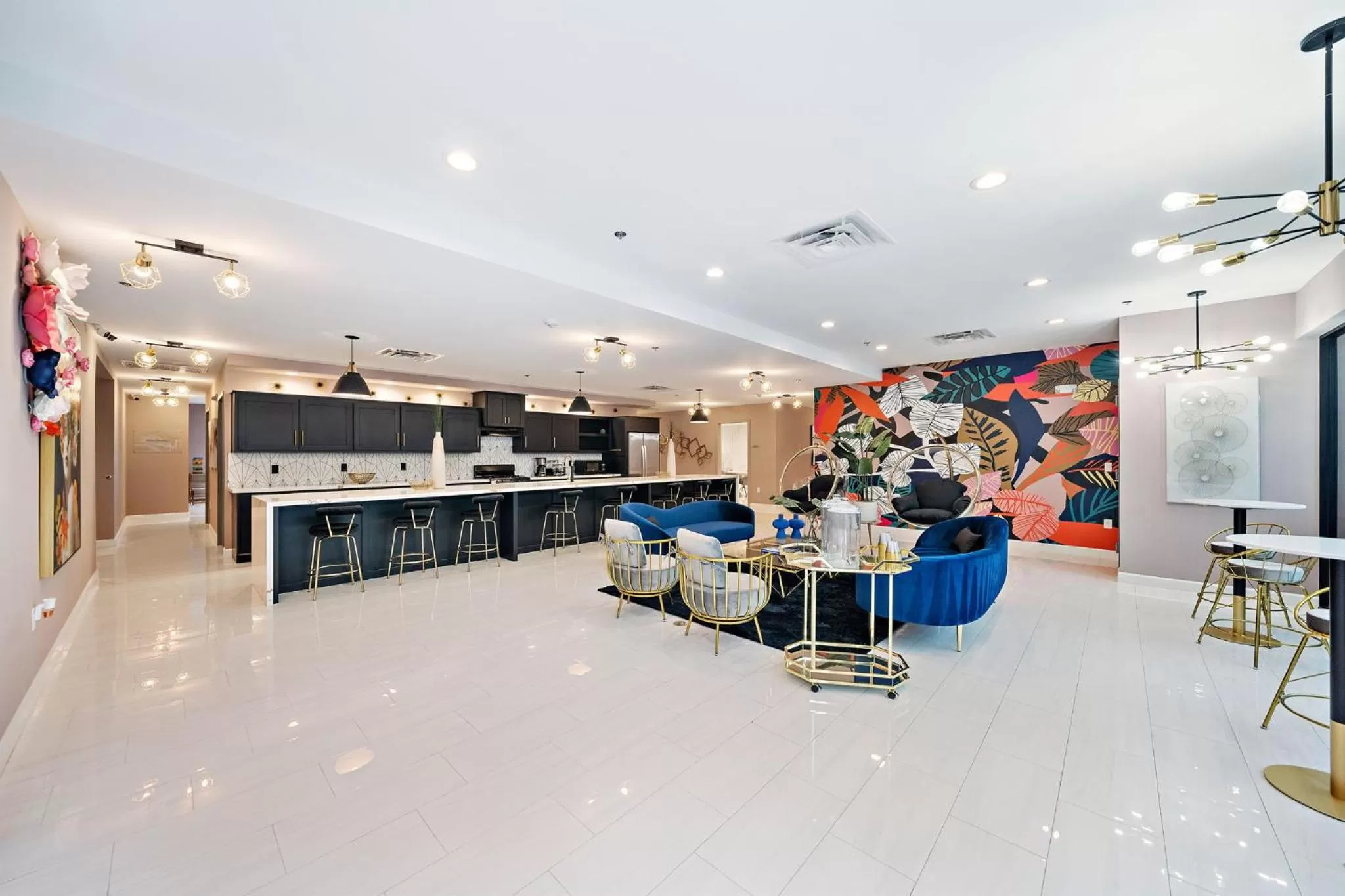 Communal lounge/ TV room in Wanderstay Boutique Hotel