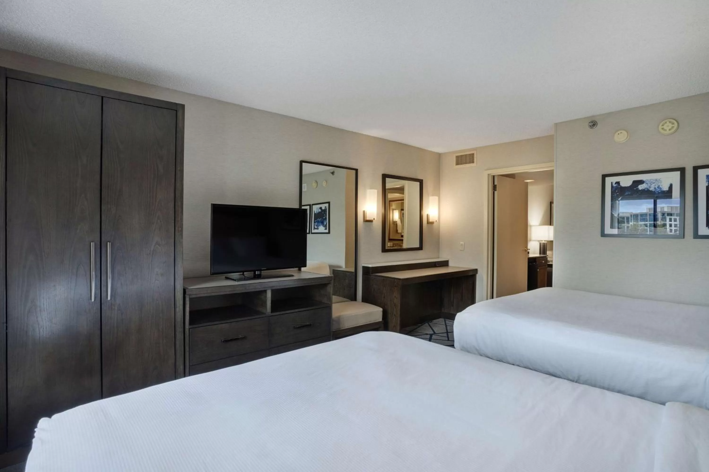 Bed in Embassy Suites by Hilton Seattle Bellevue