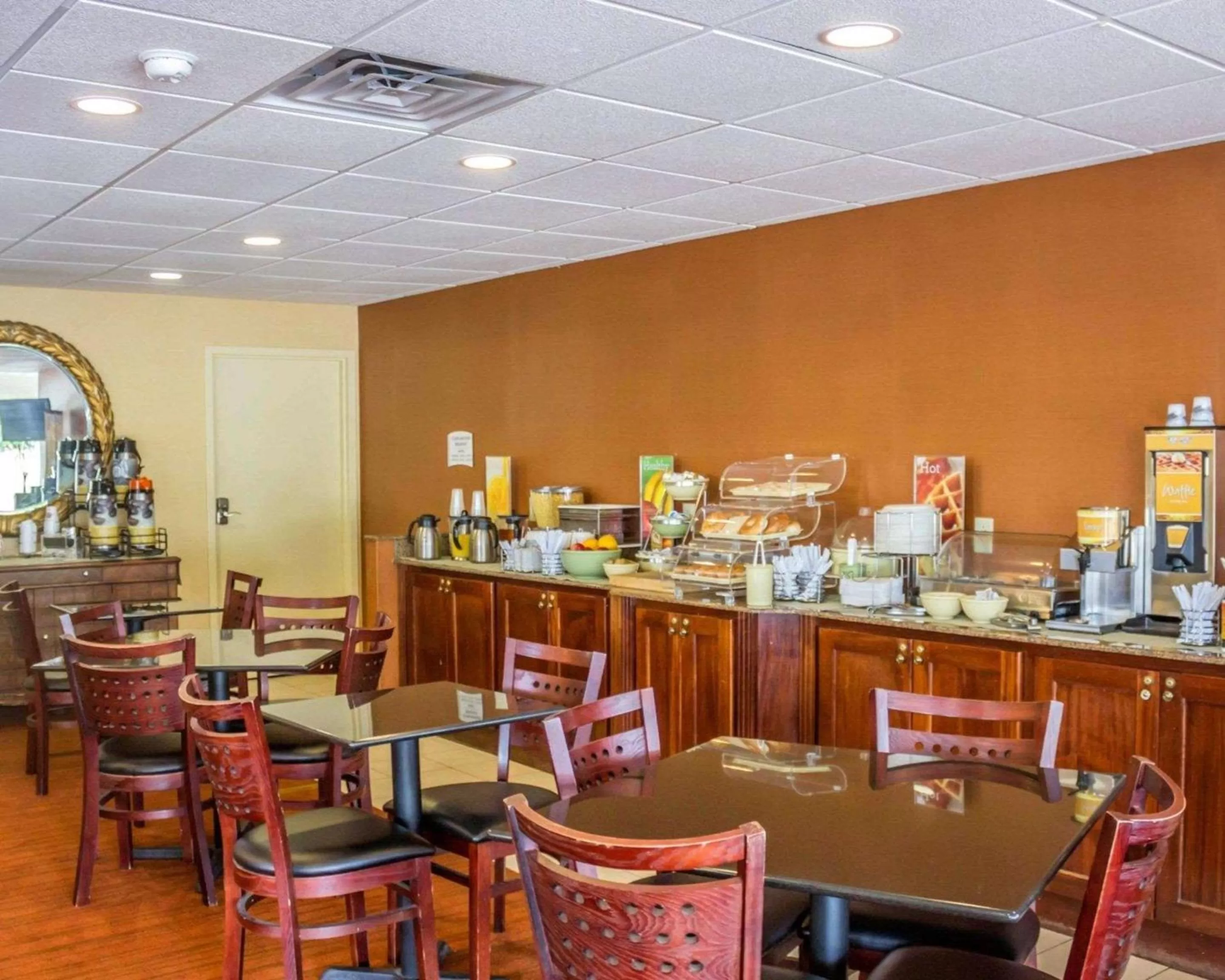 Restaurant/places to eat in Quality Inn Waterbury East
