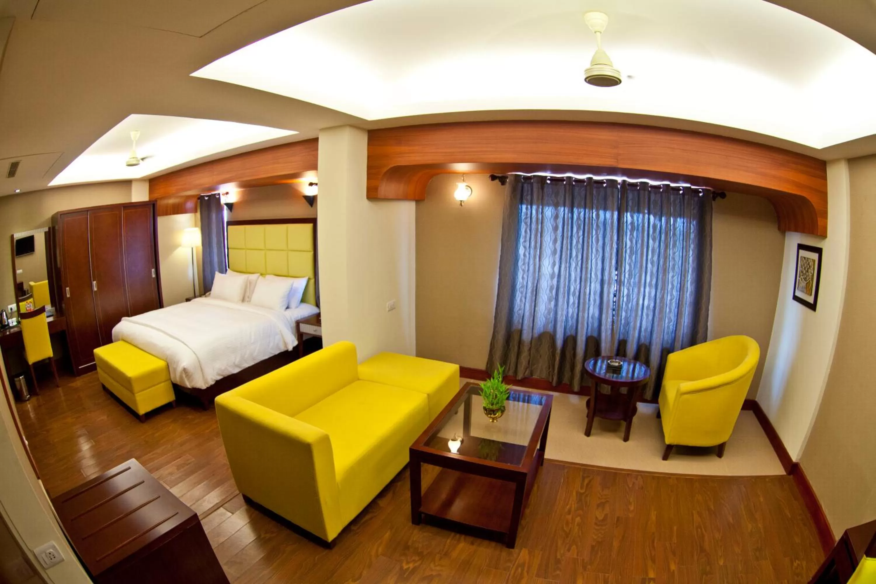 Photo of the whole room, Bed in Paramount Tower