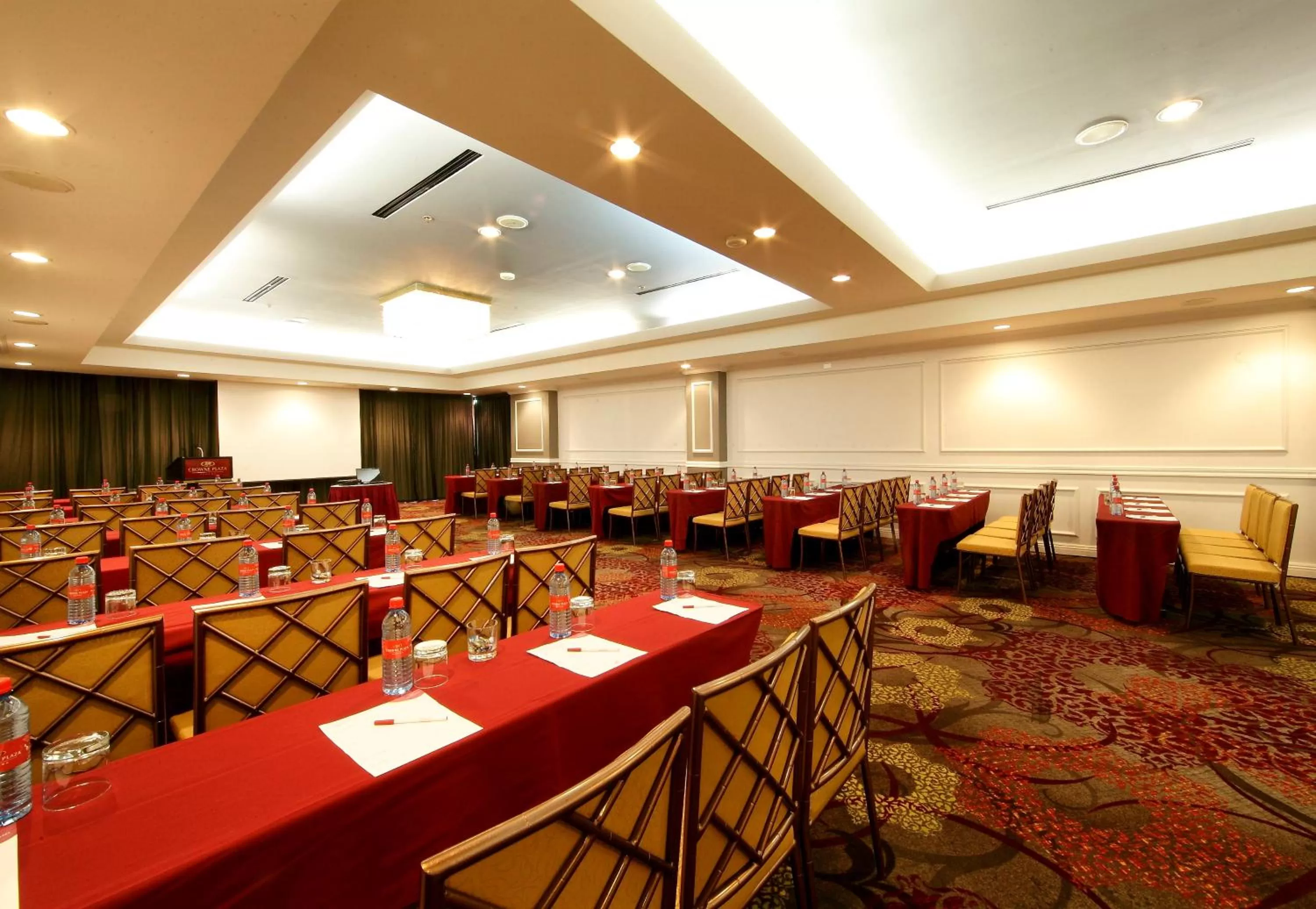 Meeting/conference room in Crowne Plaza Panama by IHG