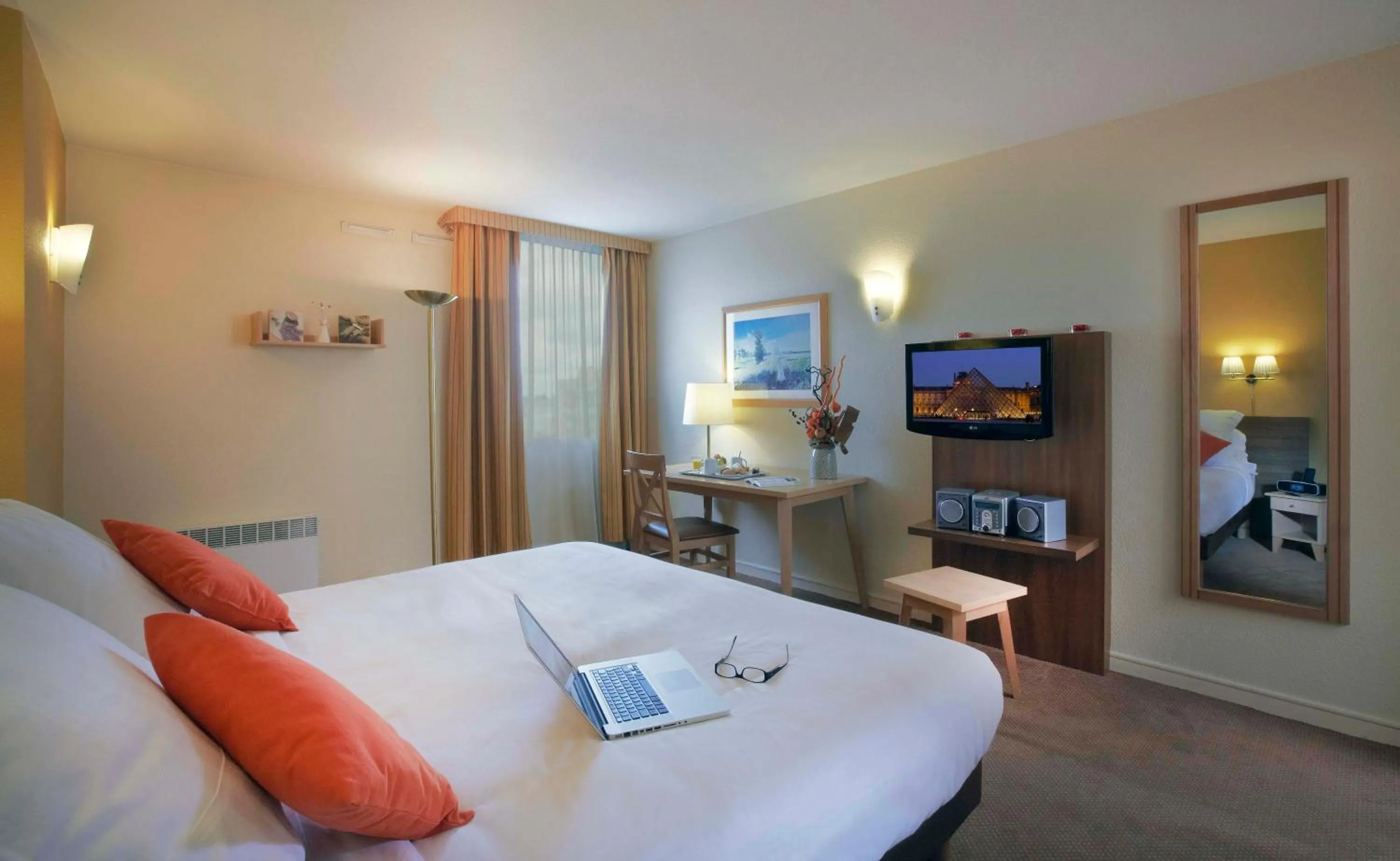 Photo of the whole room, Bed in Citadines Wilson Toulouse