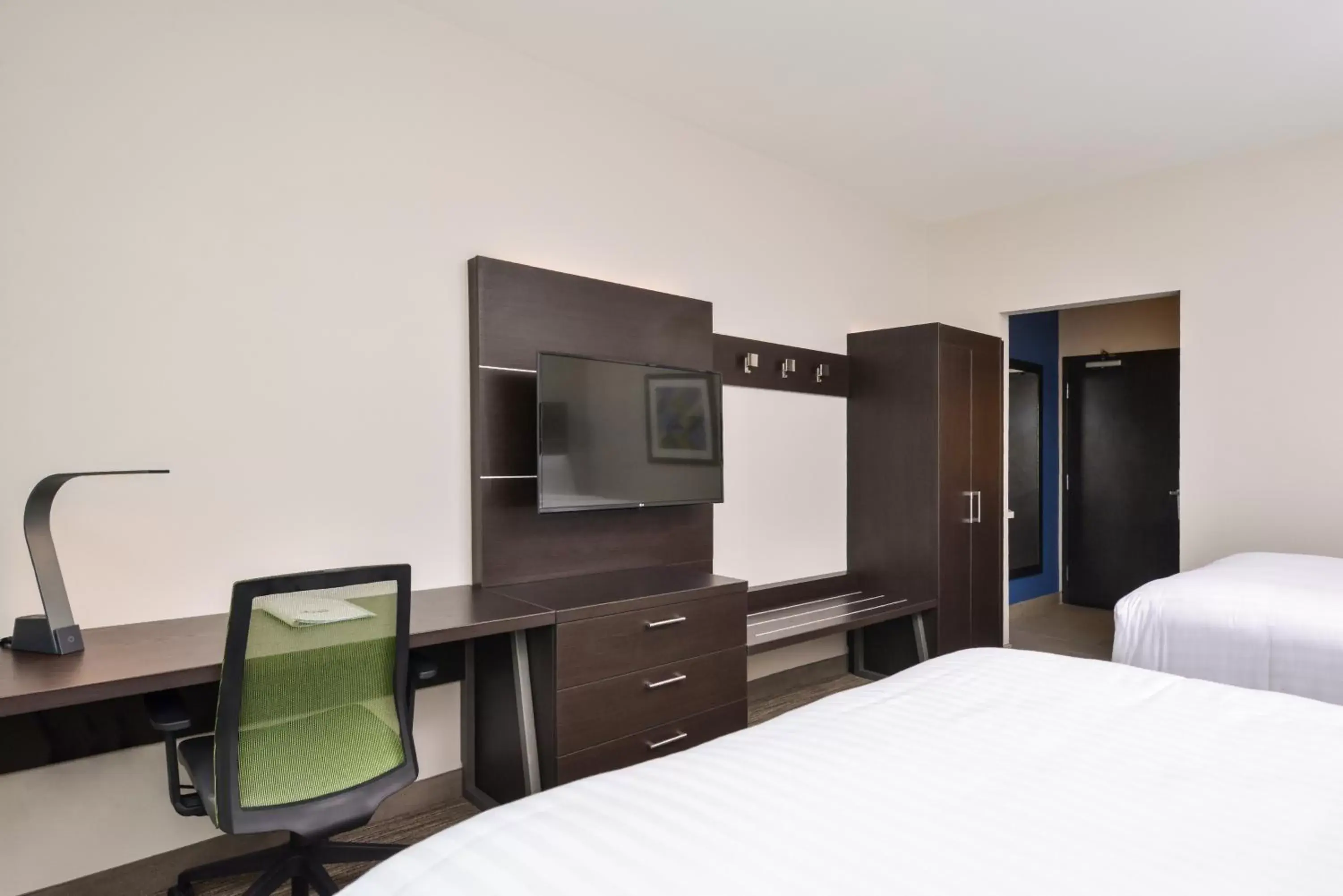 Standard Queen Room with Two Queen Beds in Holiday Inn Express Donaldsonville by IHG Standard Queen Room with Two Queen Beds in Holiday Inn Express Donaldsonville by IHG