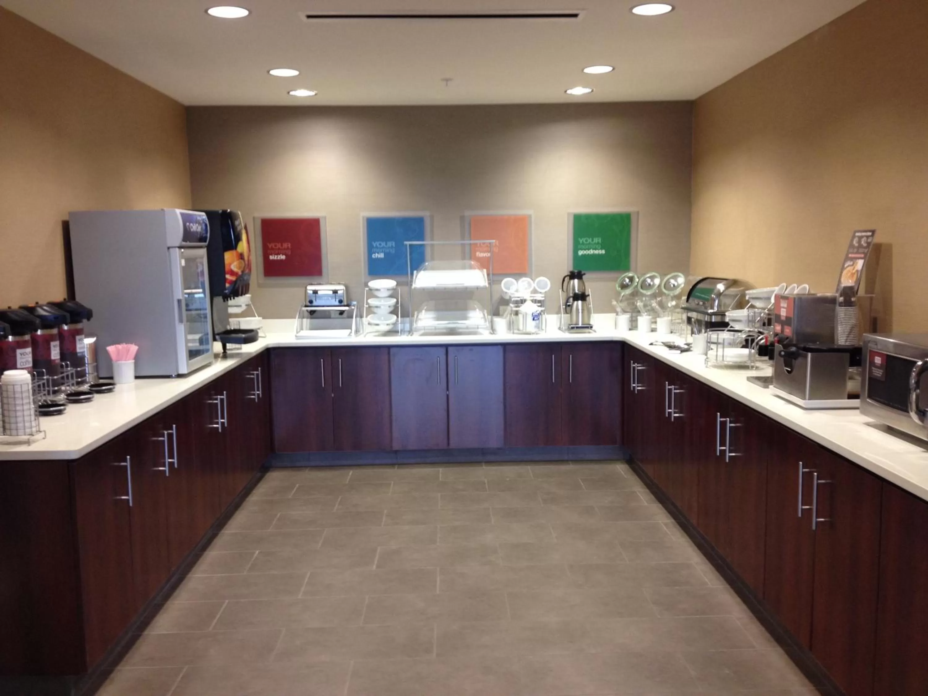 Restaurant/places to eat in Comfort Suites-Youngstown North