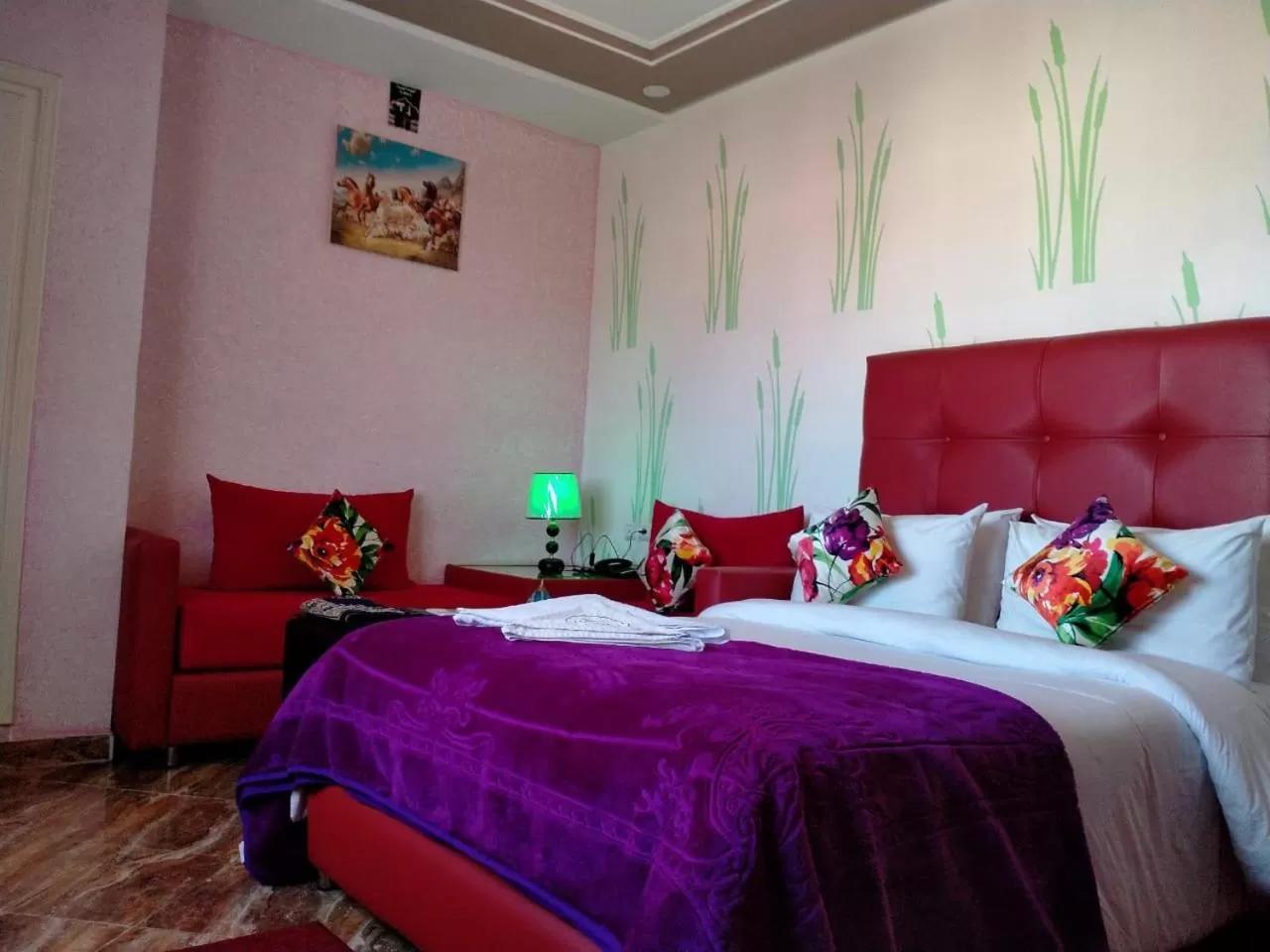 Bed in Hôtel Hadaik Ain Asserdoune