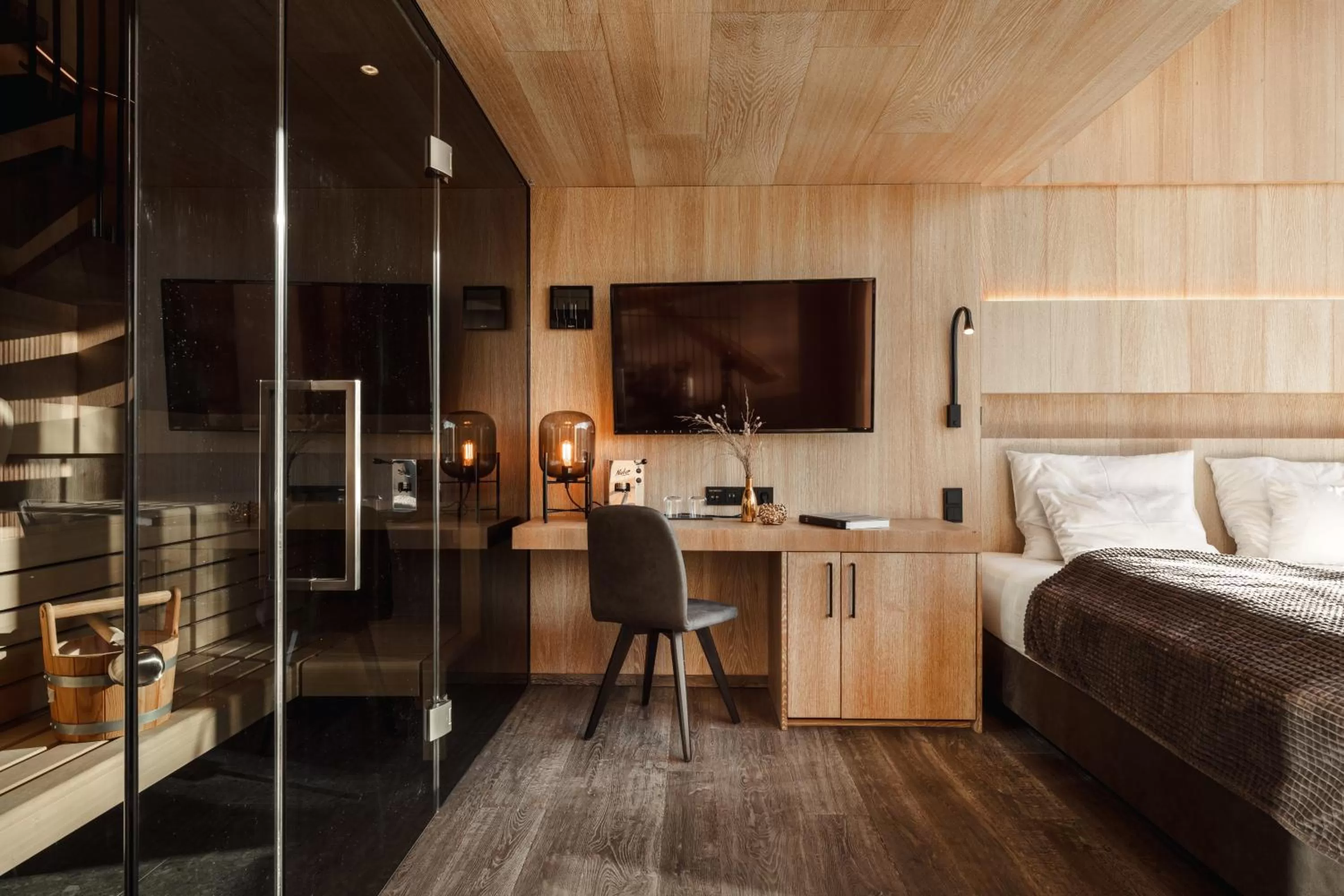 Photo of the whole room, Bed in Alpenhotel Kitzbühel am Schwarzsee - 4 Sterne Superior