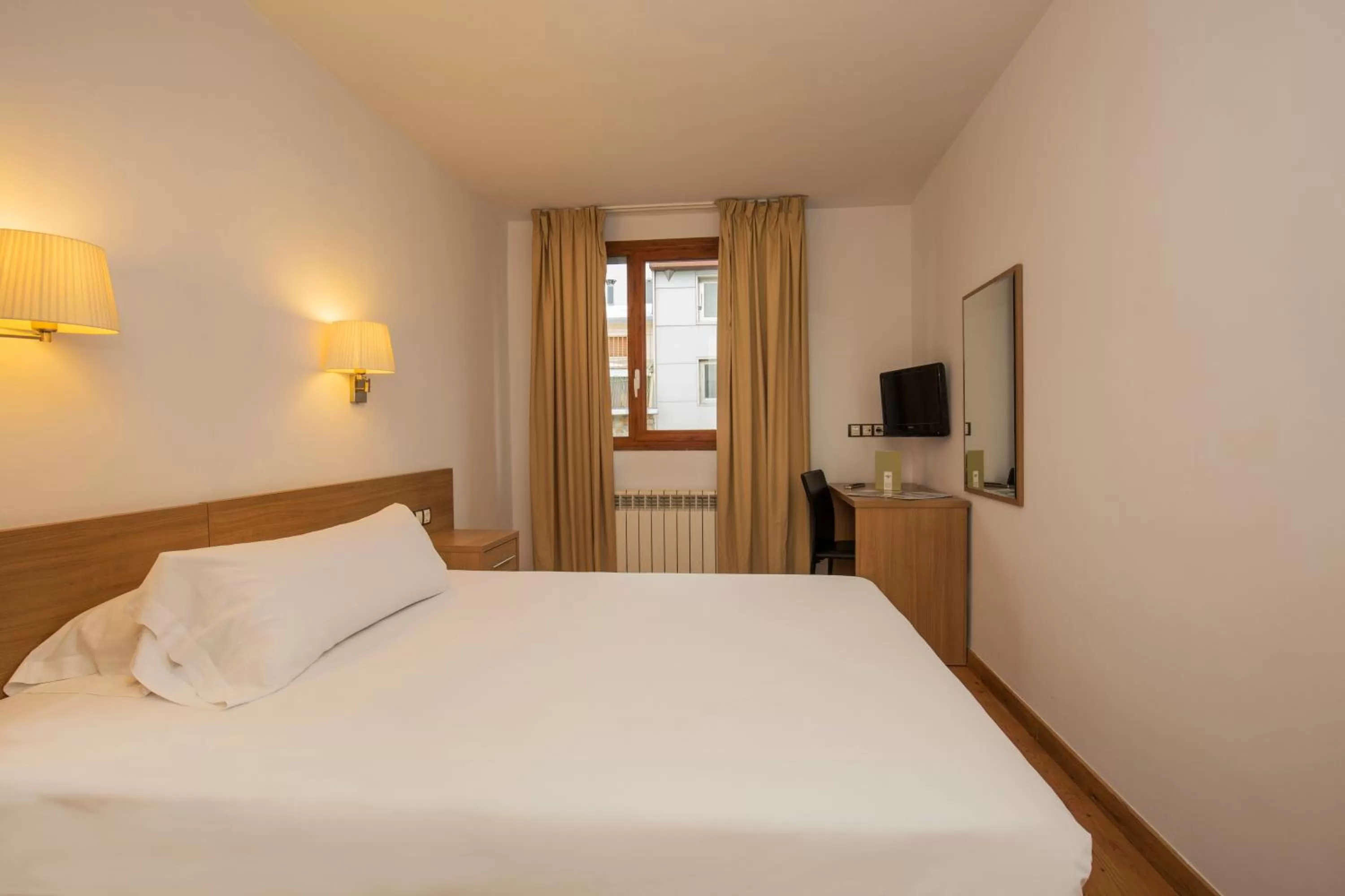 Bed in Hotel Catalunya Ski by Nexta