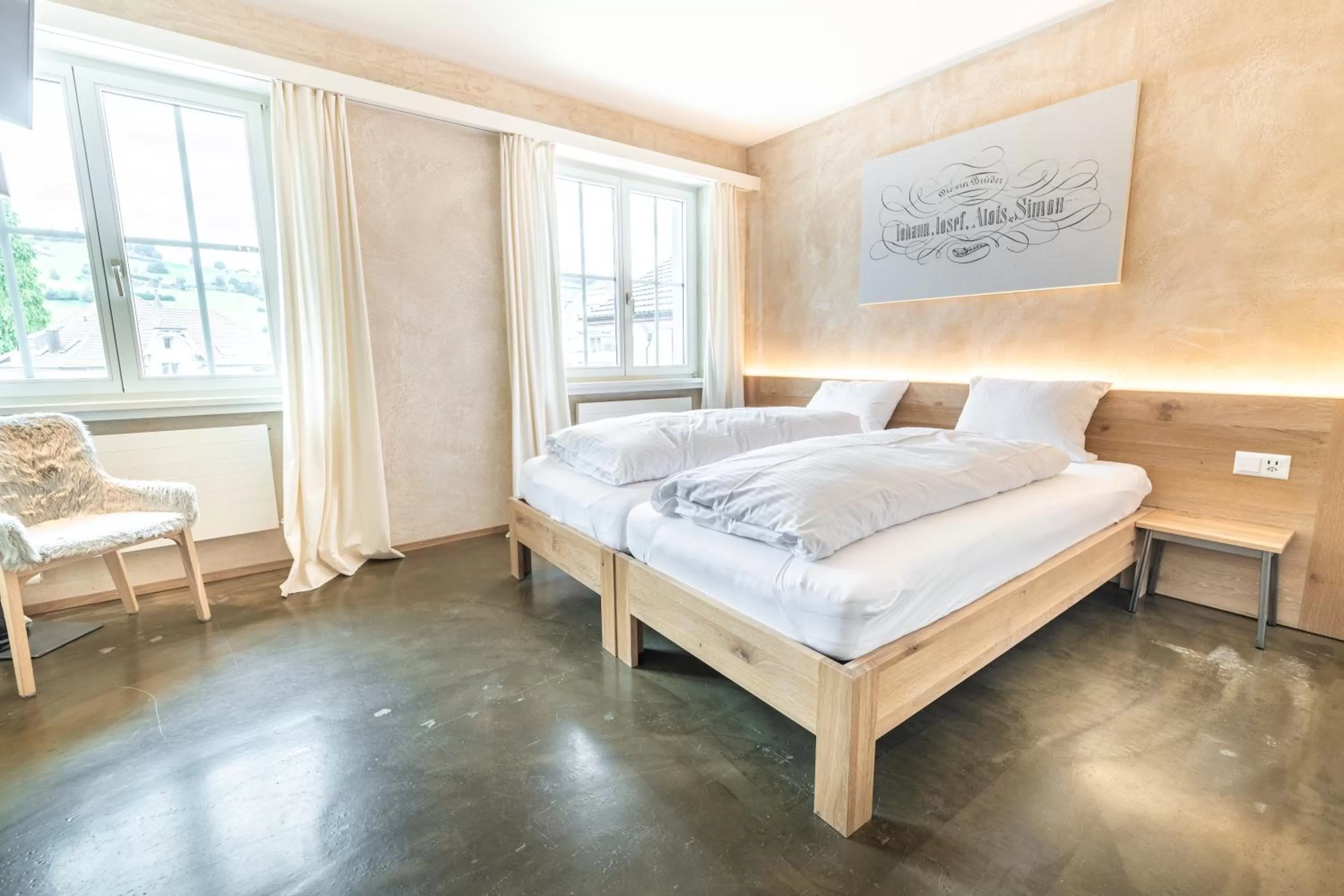 Photo of the whole room, Bed in Drei Könige