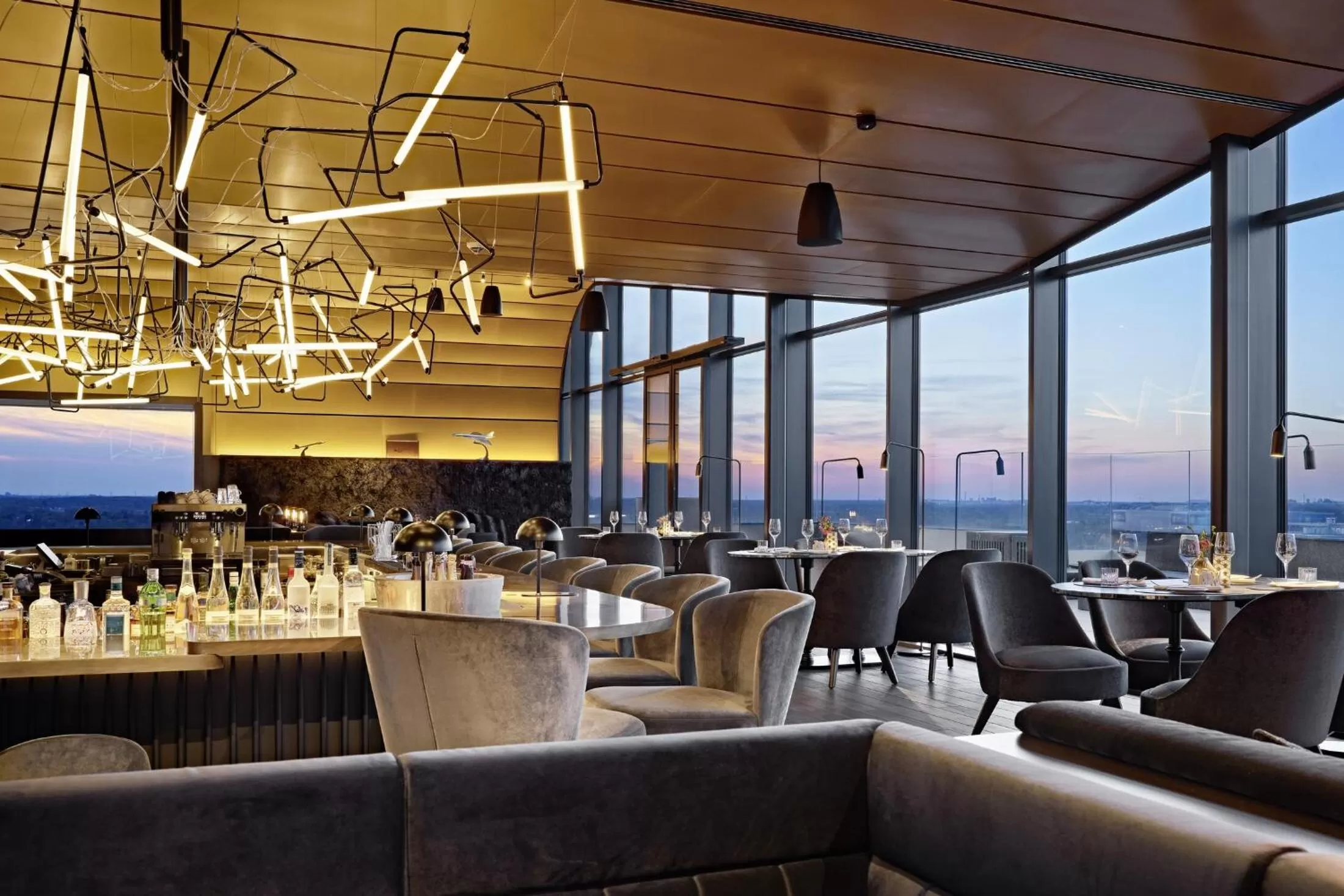 Lounge or bar in Lindner Hotel Dusseldorf Seestern, part of JdV by Hyatt