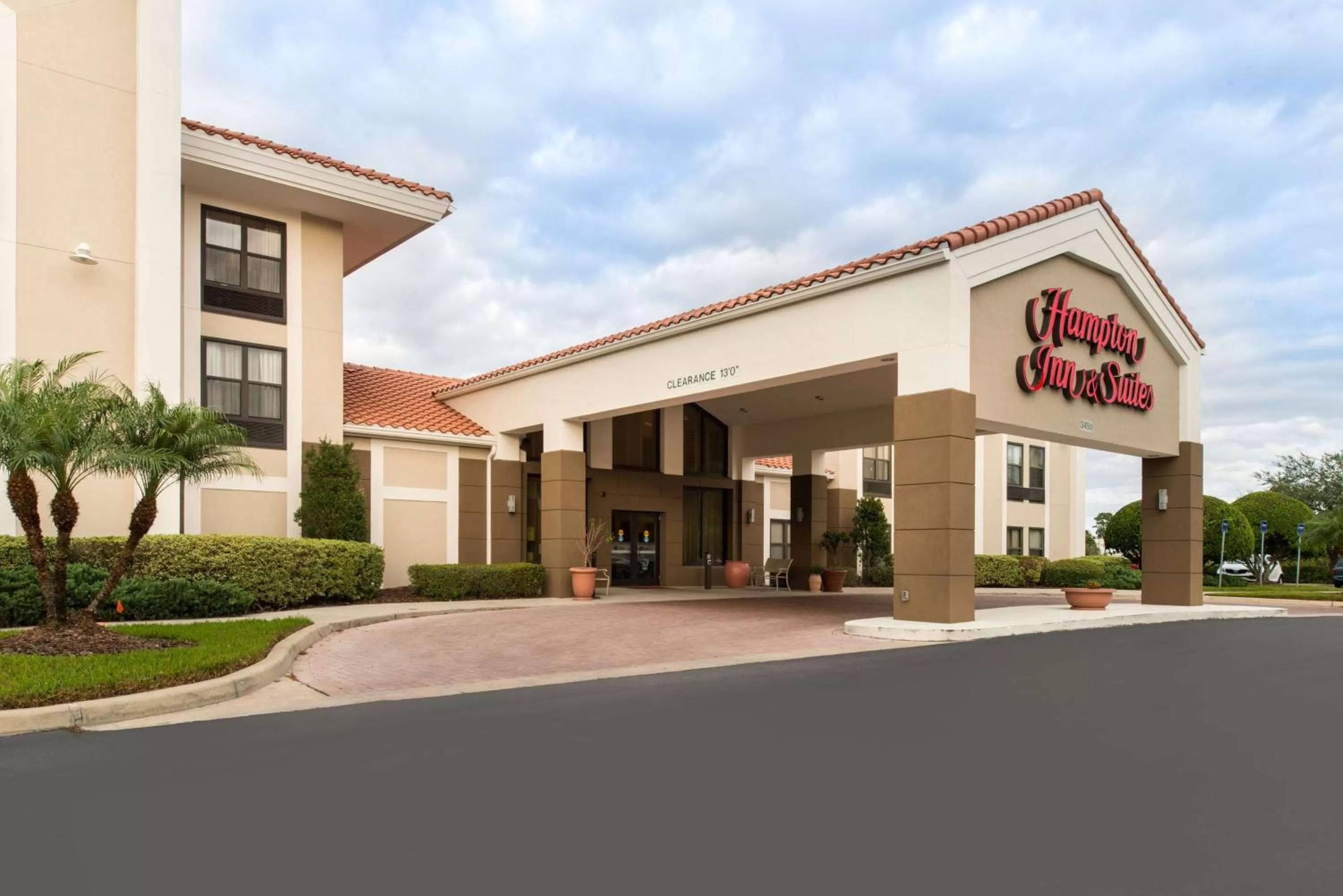 Property building in Hampton Inn & Suites Orlando-East UCF