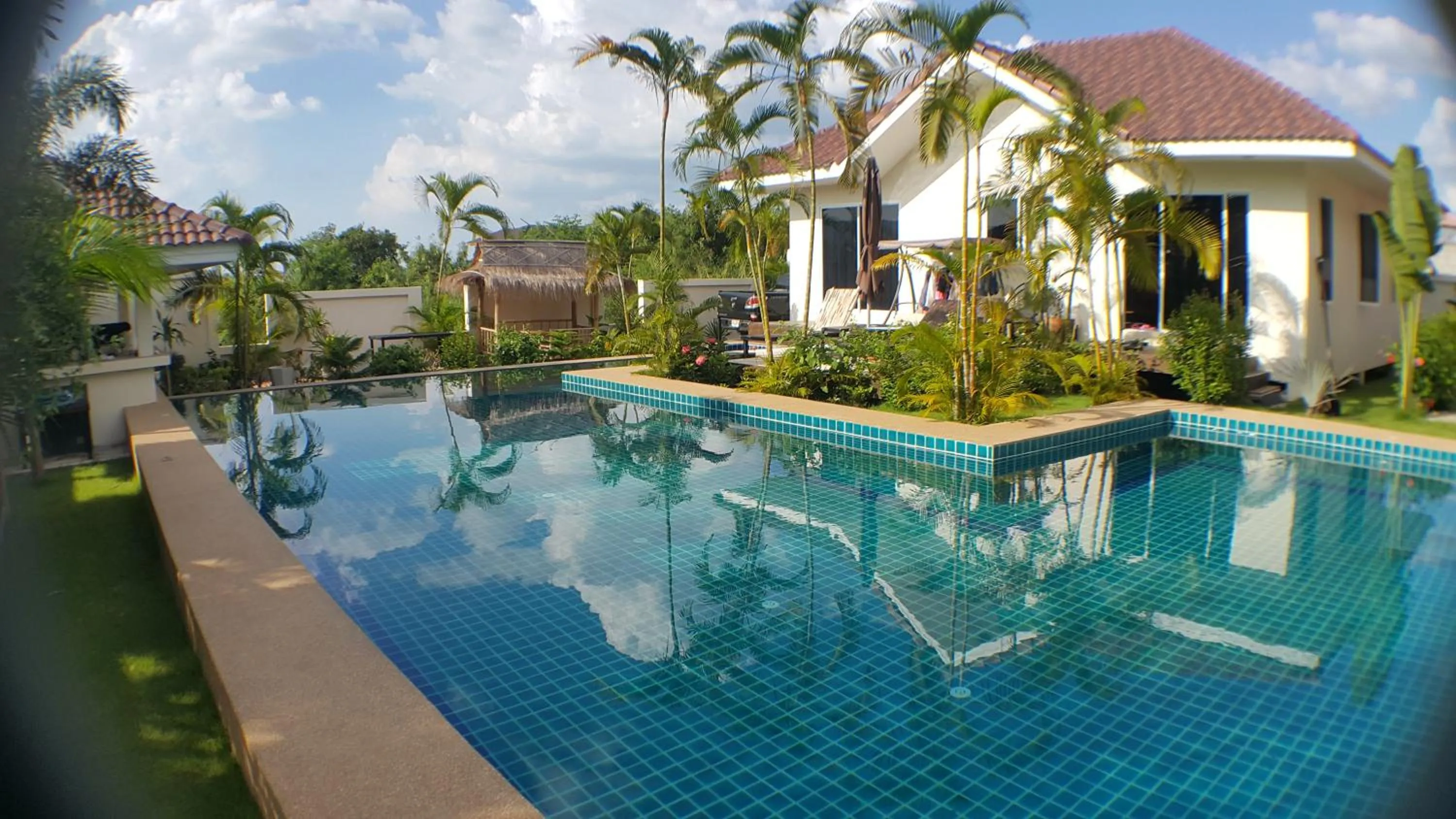 Swimming pool in Bangsaray Villa