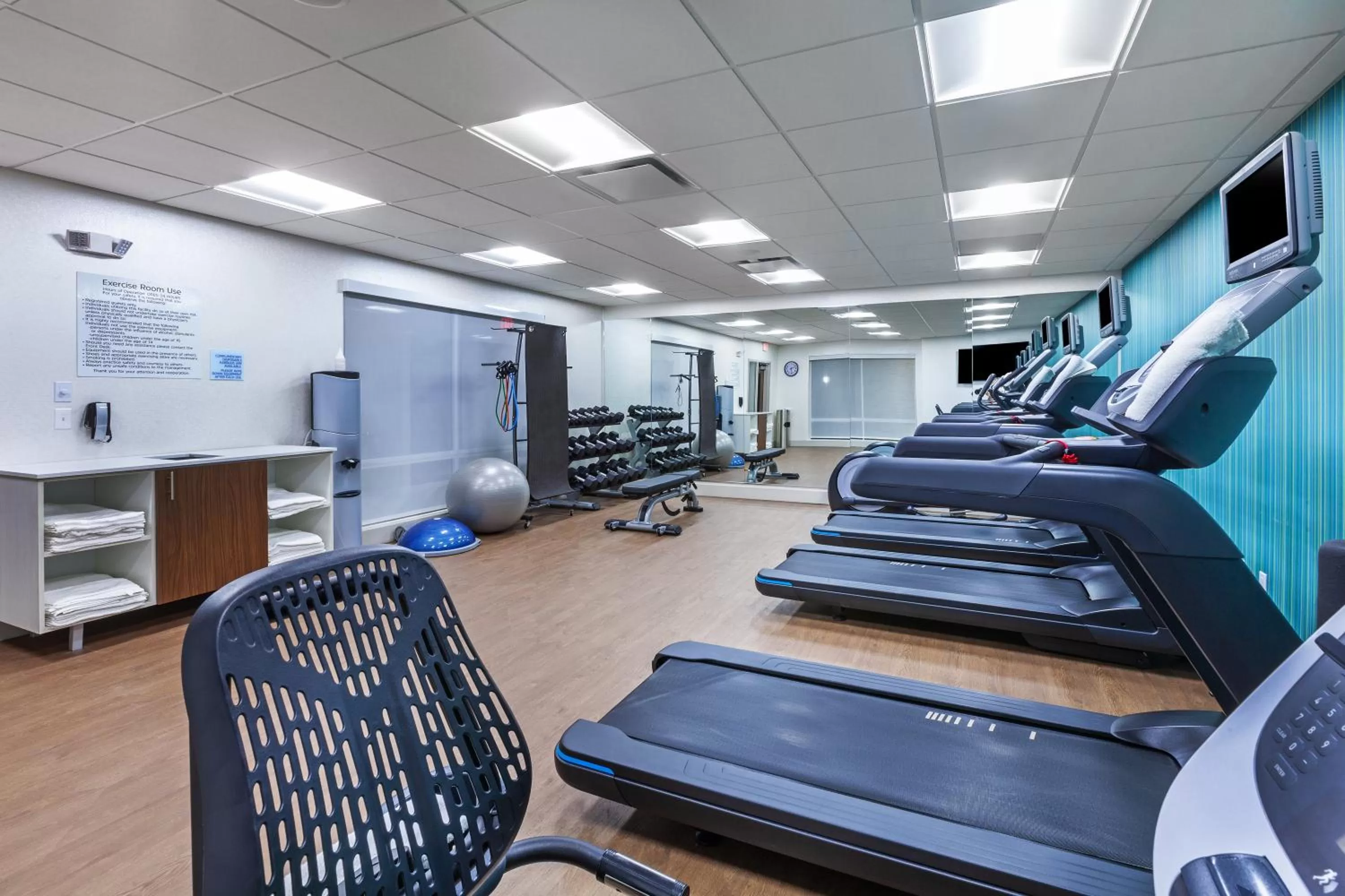 Fitness centre/facilities in Holiday Inn Express & Suites - Tulsa Northeast - Owasso by IHG