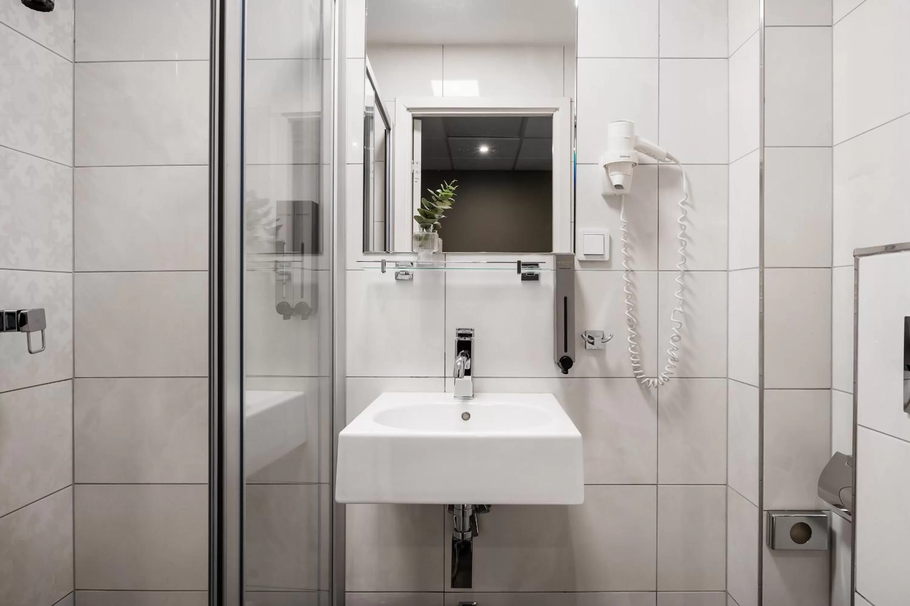 Shower in Hotel Point