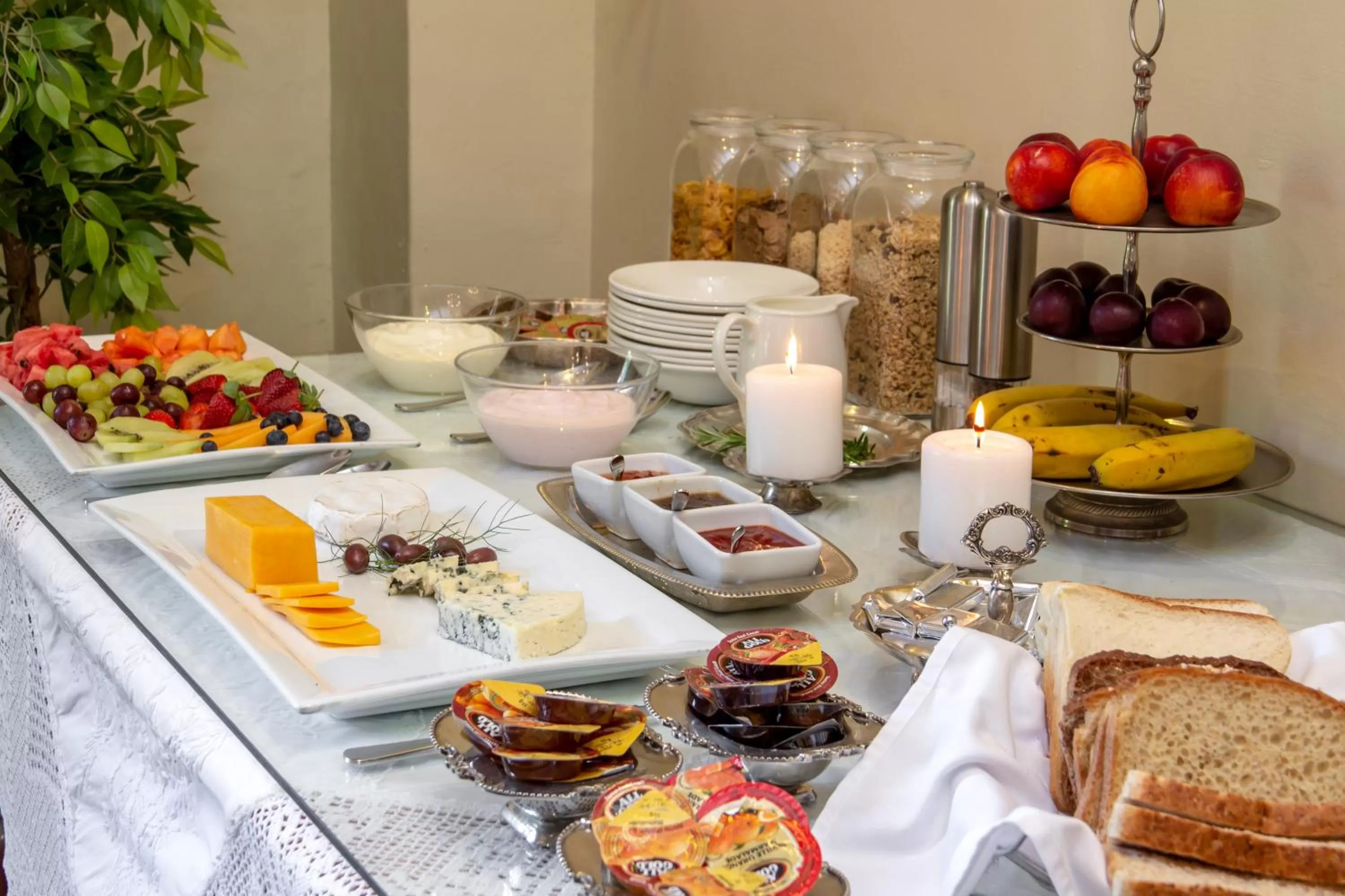 Breakfast in De Hoek Manor