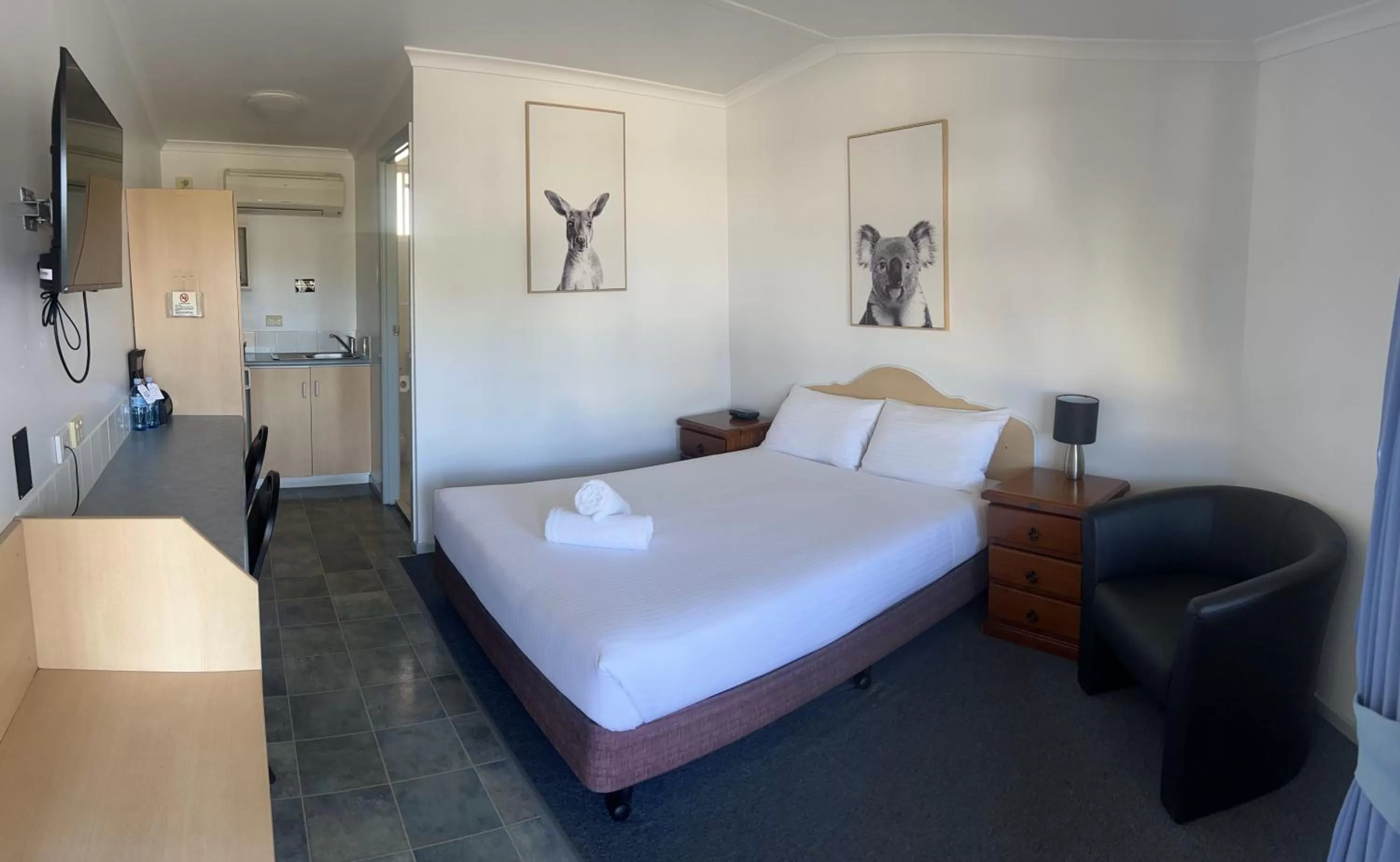 Bed in Pete's Place Roma