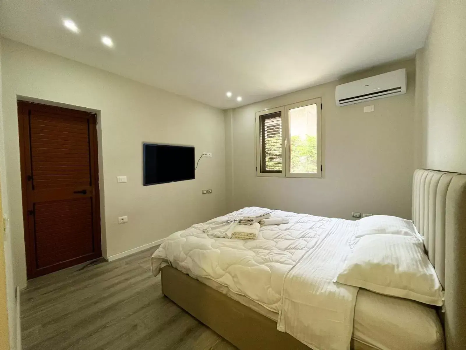 Deluxe Double Room with Balcony in Belix Hotel Apartments, Near the Beach Deluxe Double Room with Balcony in Belix Hotel Apartments, Near the Beach